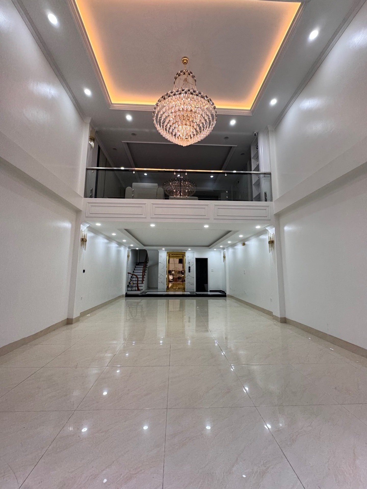 Biệt thự phố 7 tầng tinh tế tại trung tâm Tam Trinh
