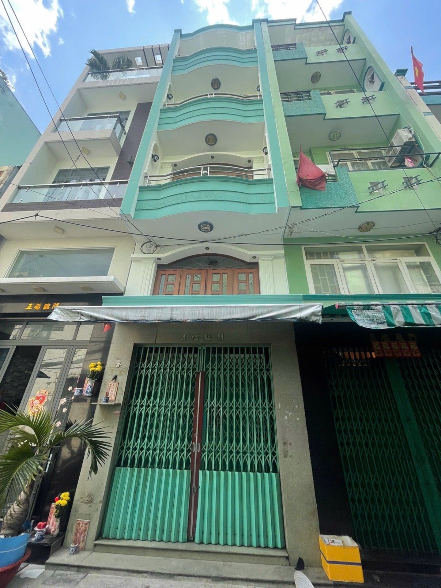 Nhà 5 tầng hẻm rộng quận 11, tiện nghi đầy đủ