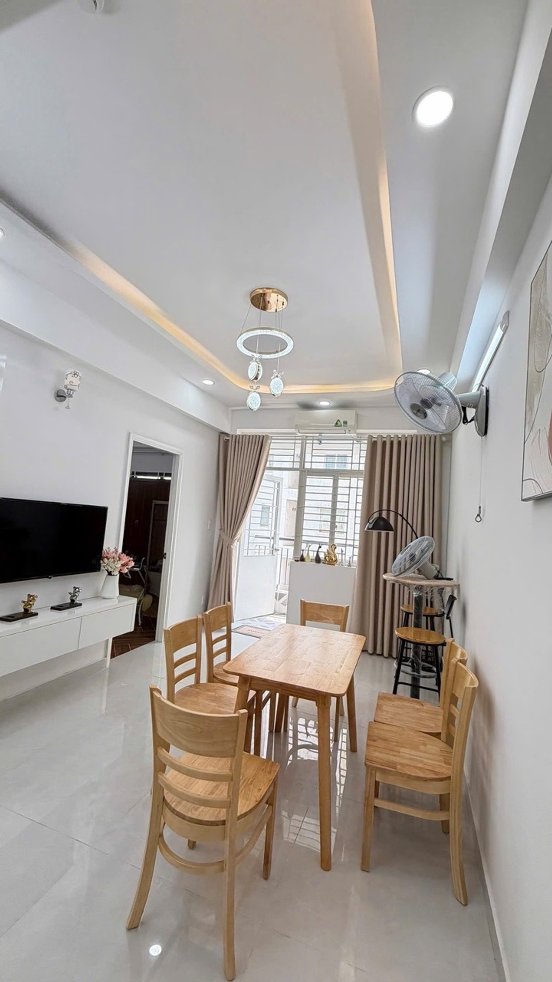 Căn góc 2PN thoáng mát giá 3.9 tỷ quận 11
