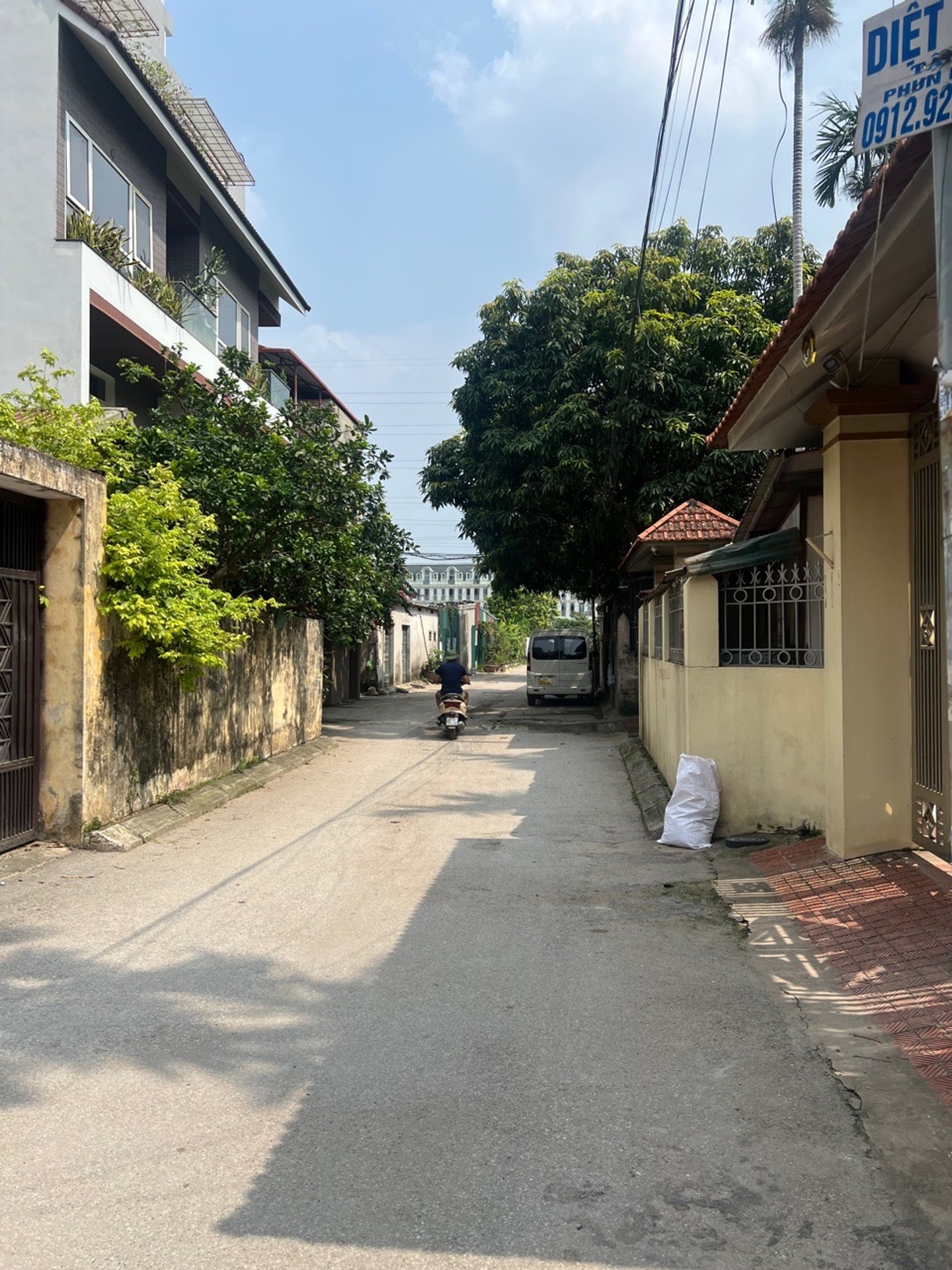 Bán đất 40m² gần khu đô thị Ciputra, ngõ ô tô tránh