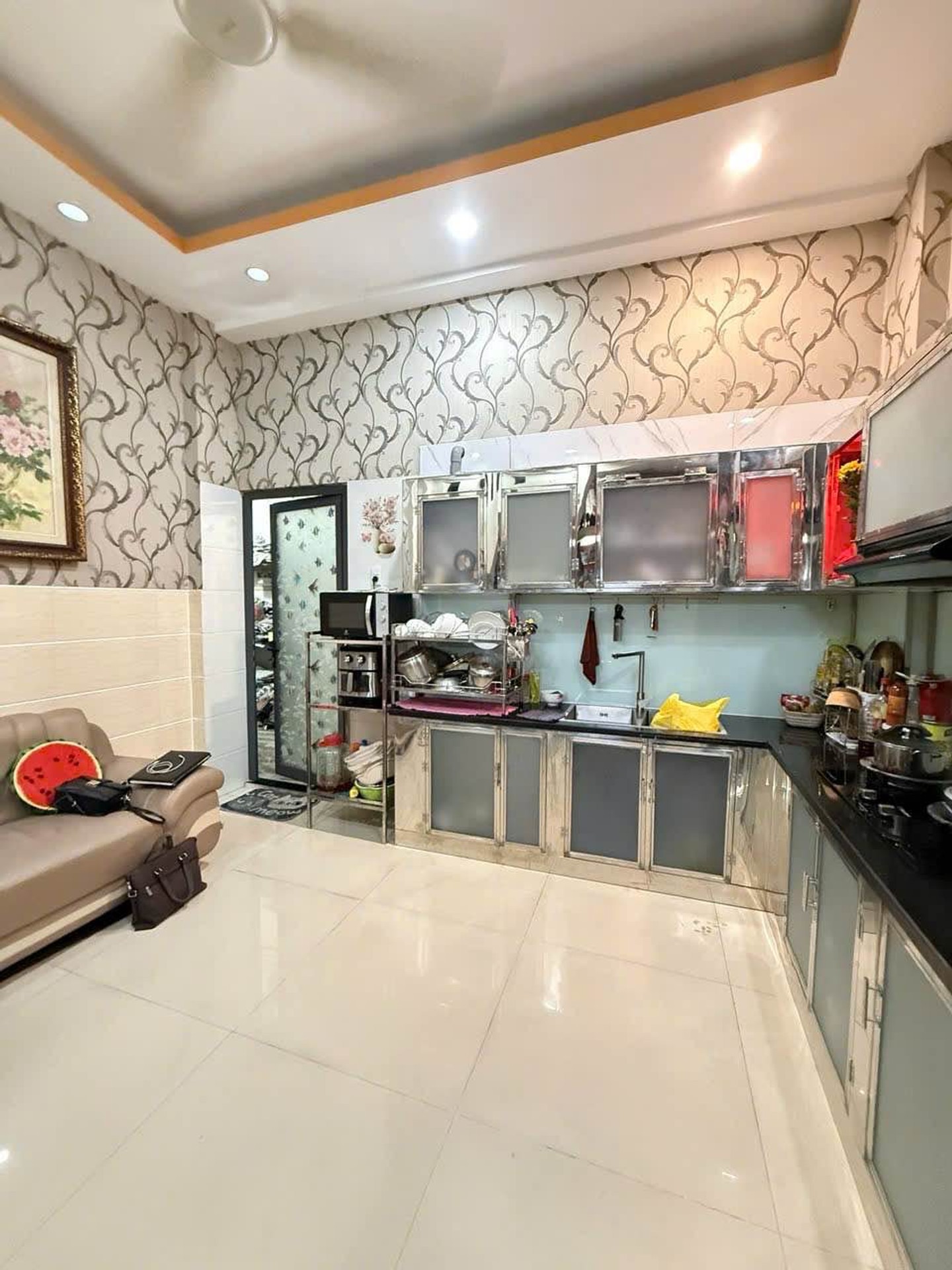 Nhà 4 tầng bán tại Tân Bình, gần chợ, diện tích 66m2