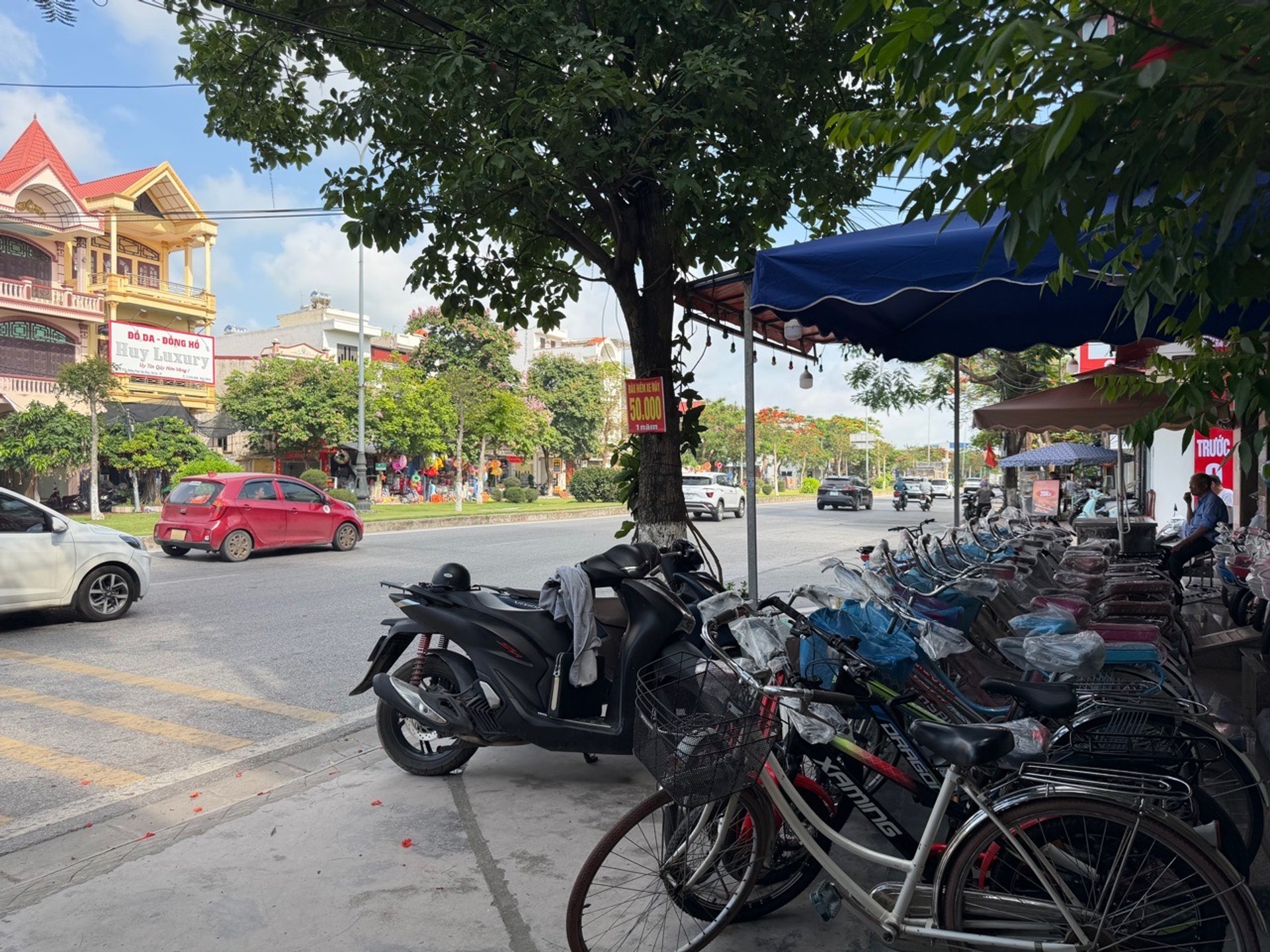 Sống Sang, Kinh Doanh Đỉnh Tại Mặt Phố Phạm Văn Đồng