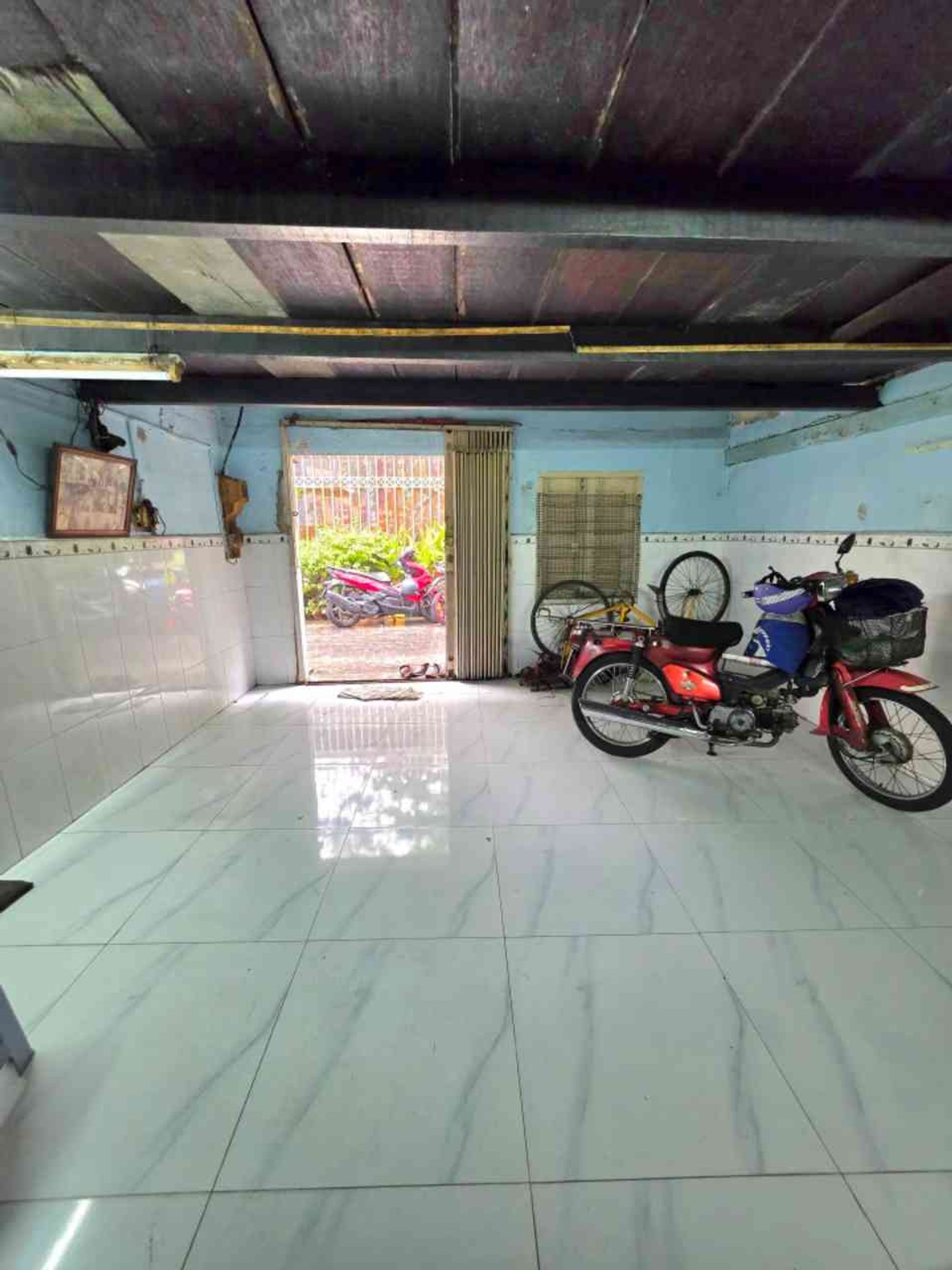 Nhà hẻm ô tô Quận 11 - Cơ hội xây mới 5 tầng