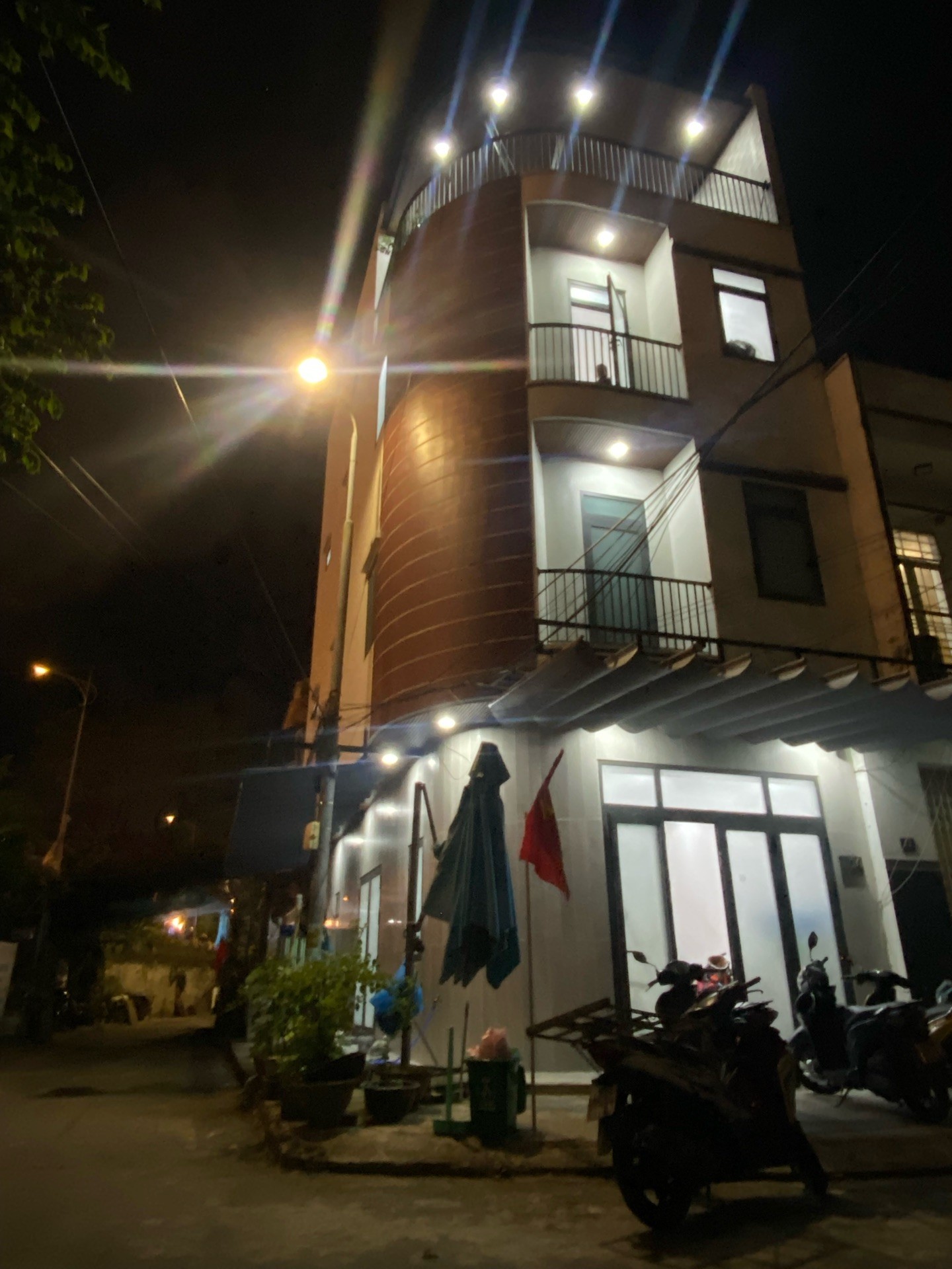 Nhà lô góc 2 mặt tiền view cầu Trần Thị Lý siêu đẹp