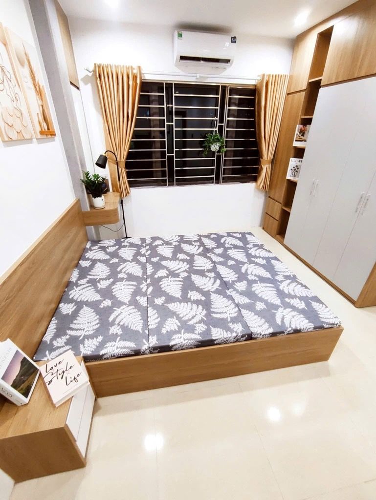 Bán chung cư mini 51 m.7 tầng .thang máy.Tây Hồ __ VÕ CHÍ CÔNG.12 pkk.
Giá 12 tỷ hơn xíu