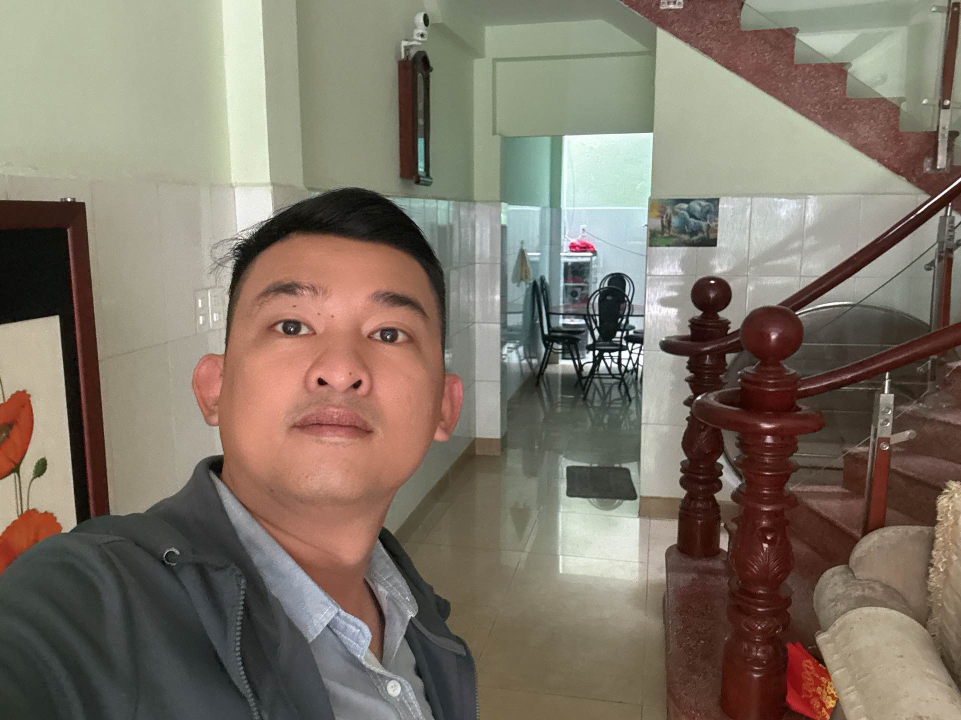 Nhà mặt phố Dương Đình Nghệ 4 tầng, rộng thoáng, giá sốc