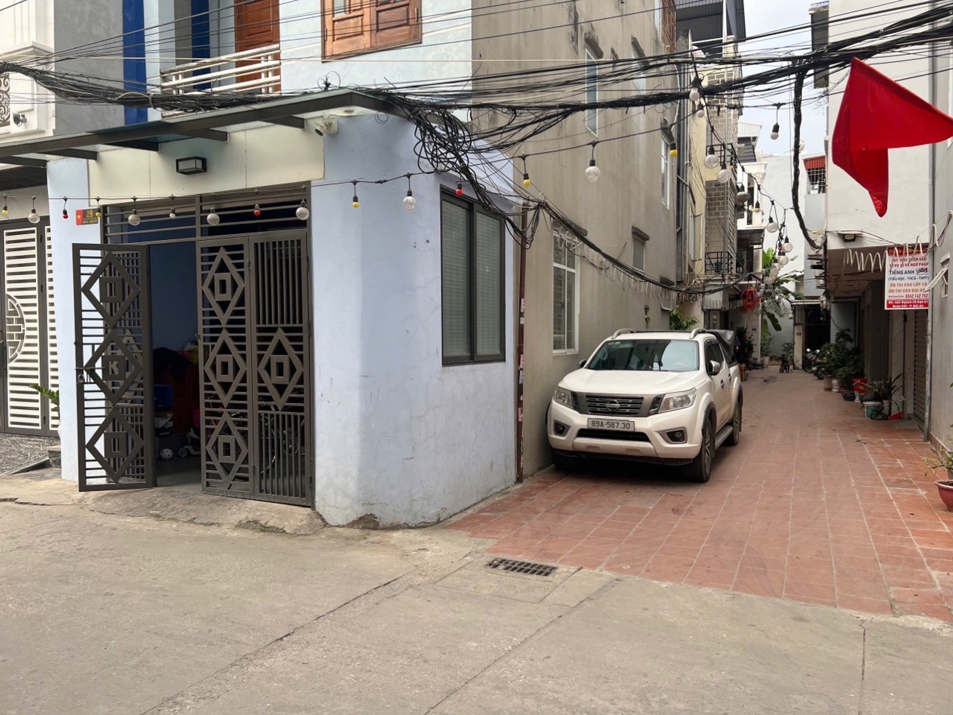 Nhà lô góc 2 mặt thoáng, ô tô đỗ sát cửa tại khu vực Đoàn Kết