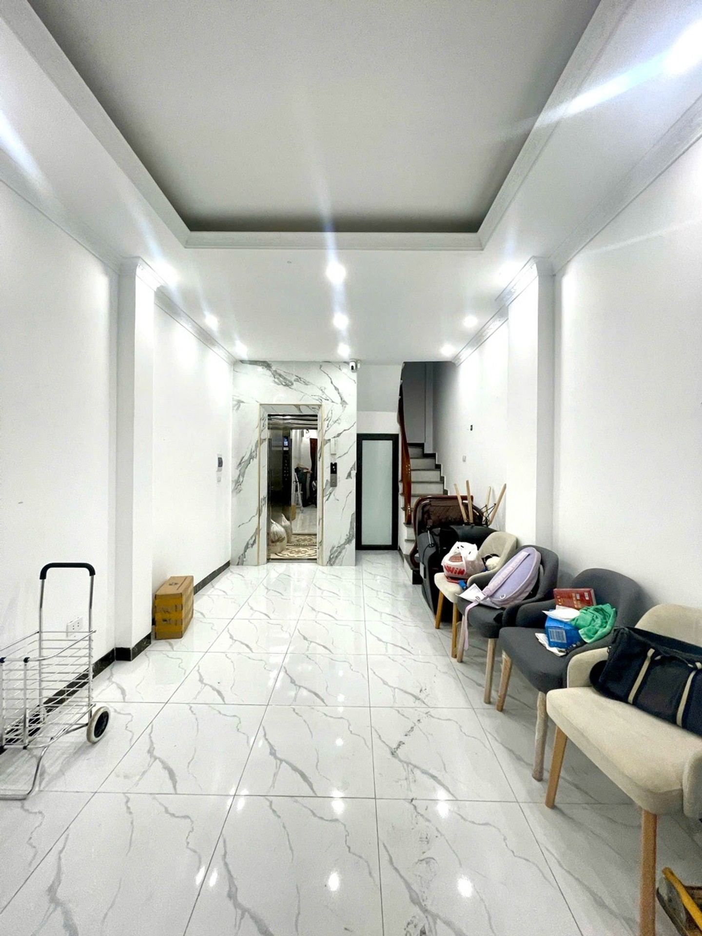 Bán nhà Phố Đại Từ , Linh Đàm 33m , thang máy , nhà đẹp ở ngay .