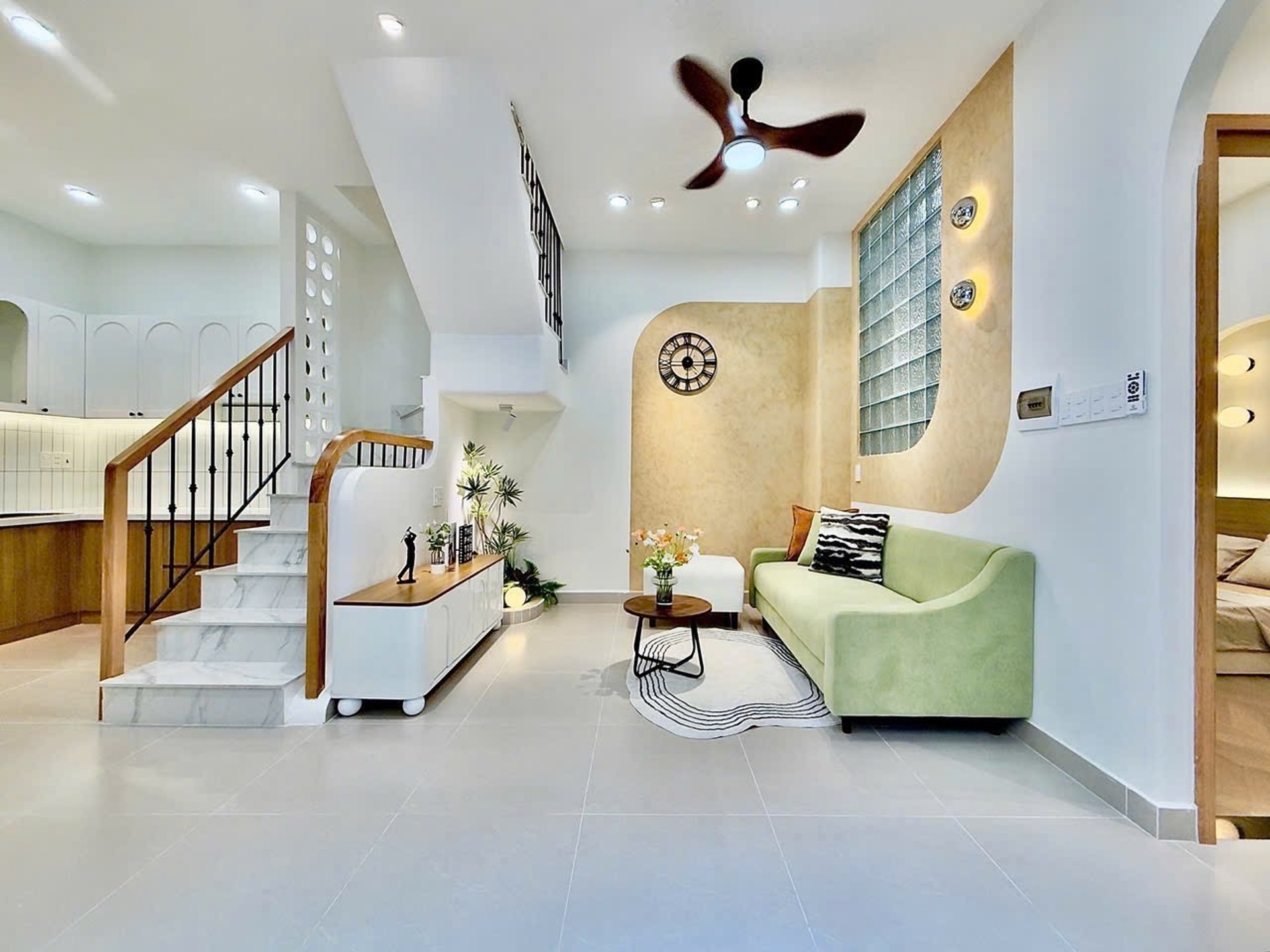 Nhà đẹp 3 tầng nở hậu, nội thất xịn, trung tâm Bình Thạnh