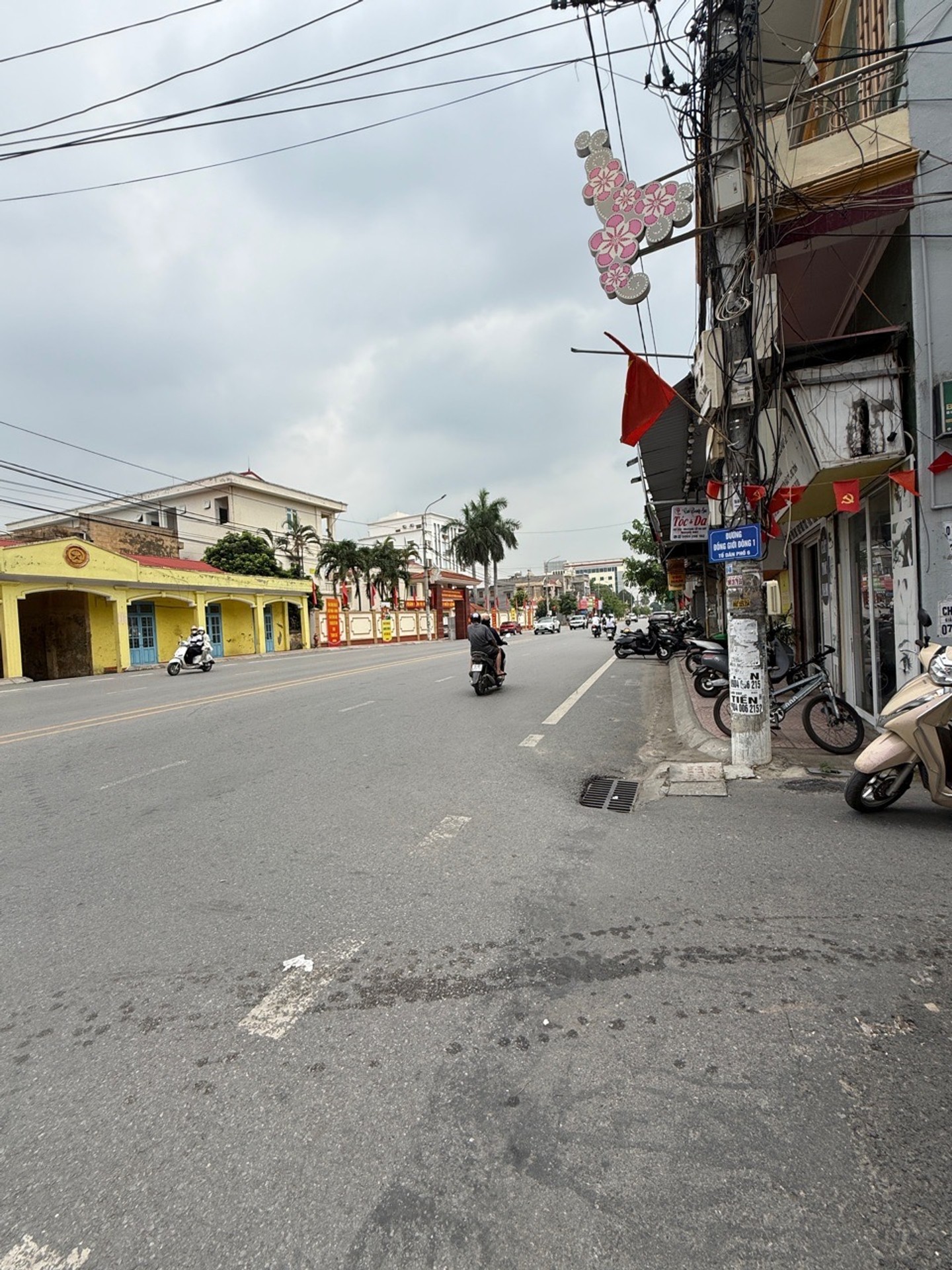 Nhà riêng 3 tầng hiện đại tại thị trấn An Dương với thiết kế tinh tế và nội thất cao cấp