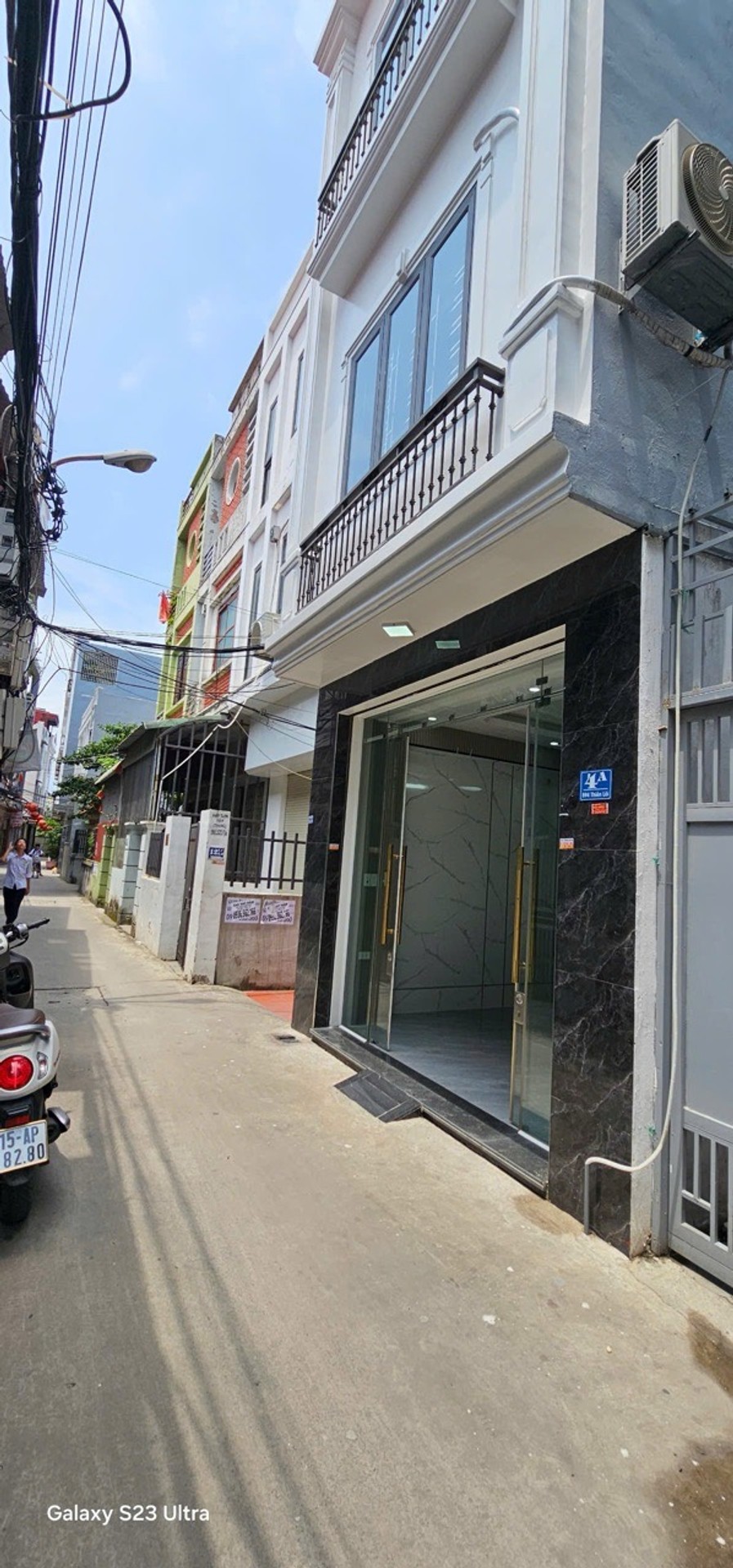 Nhà riêng 4 tầng với 4 phòng ngủ, thiết kế hiện đại ở quận Thiên Lôi