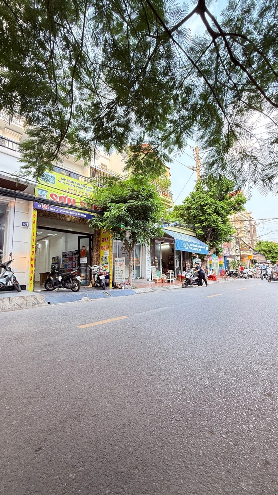 Bán nhà mặt phố Thiên Lôi kinh doanh sầm uất, nhà 3 tầng mới đẹp