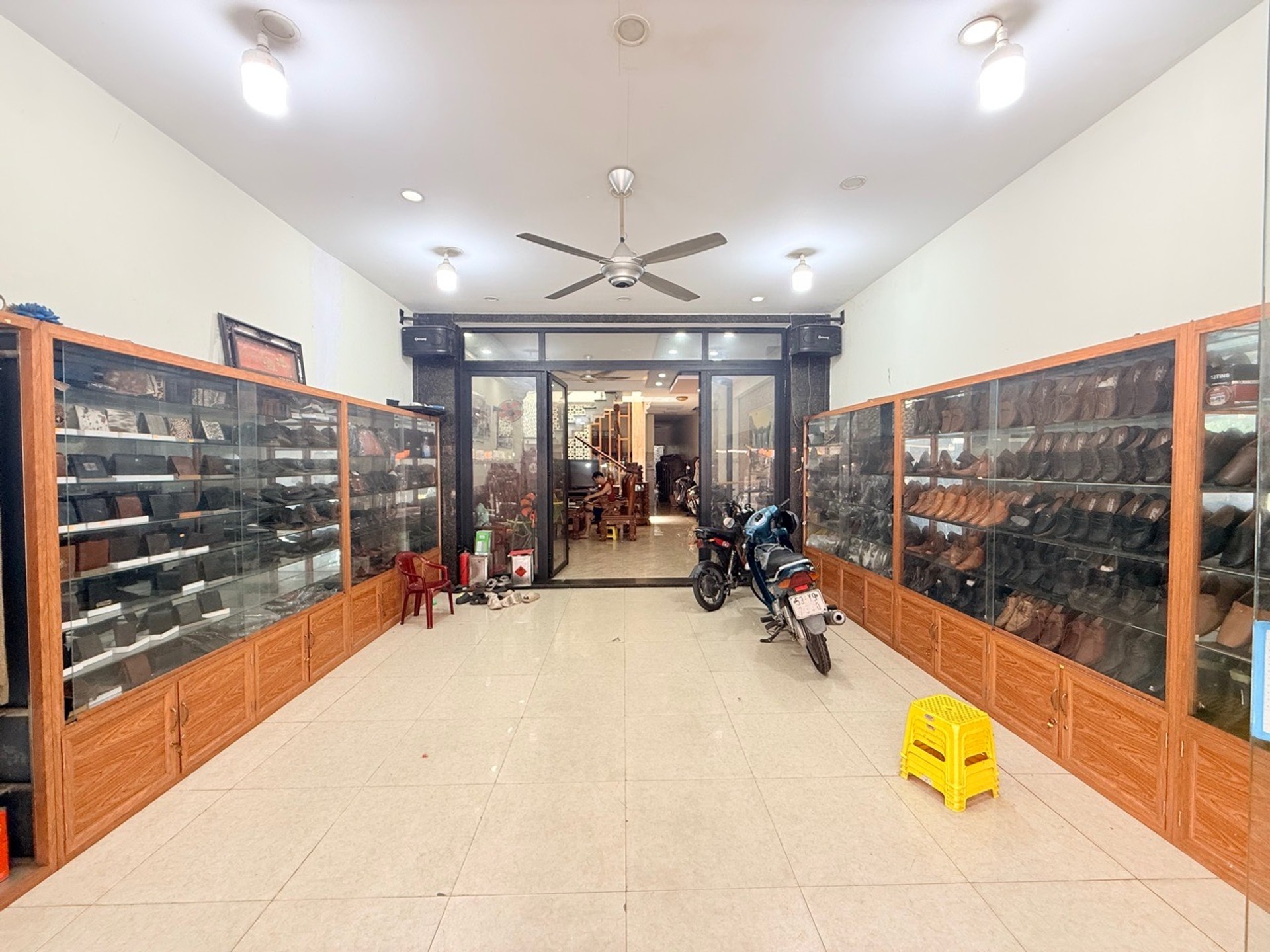 Bán nhà mặt phố Nguyễn Thị Đặng quận 12, diện tích 130m2, kinh doanh tốt