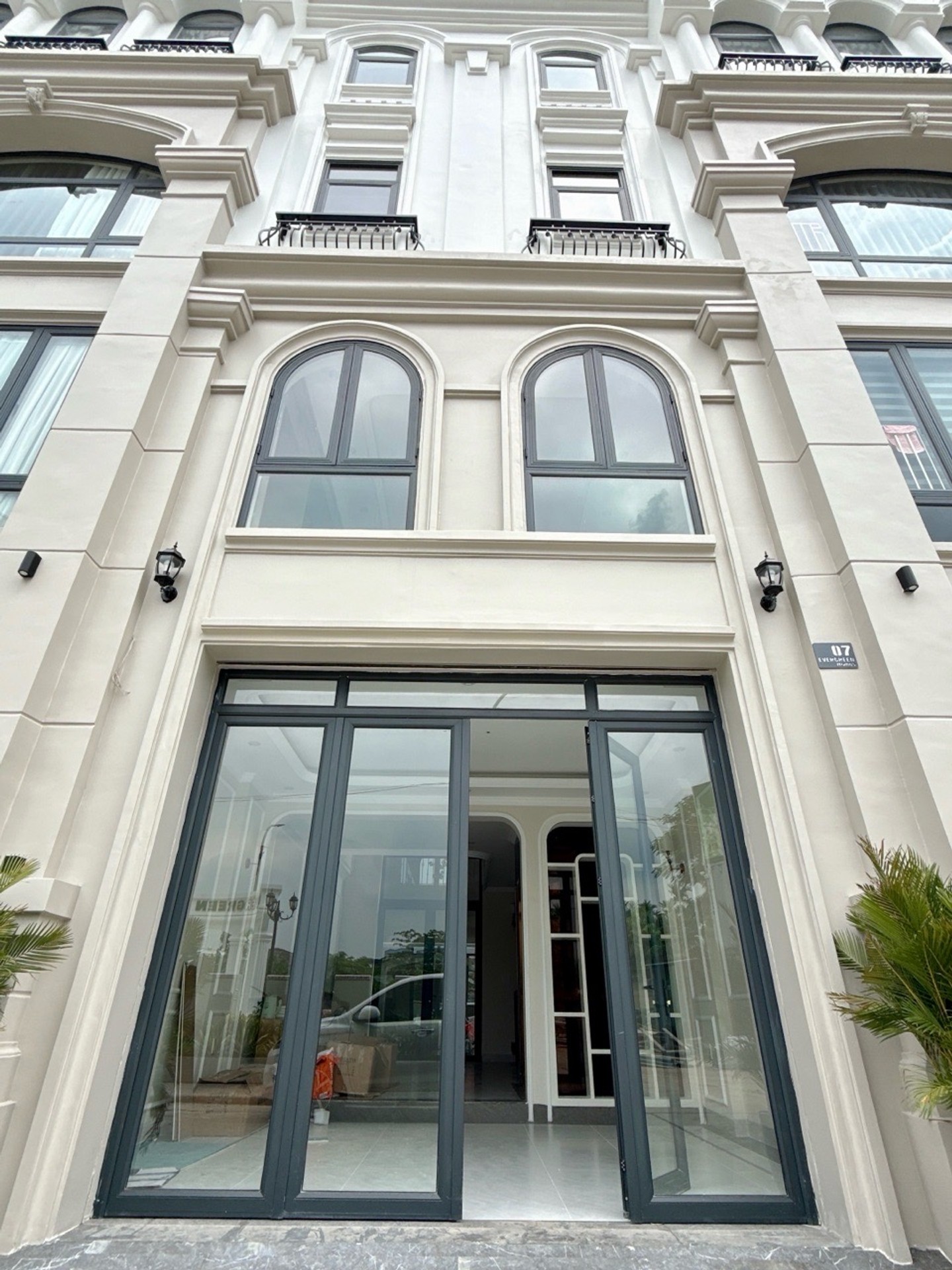 Shophouse 5 Tầng Siêu Đẹp Tại Trung Tâm Thư Trung 2