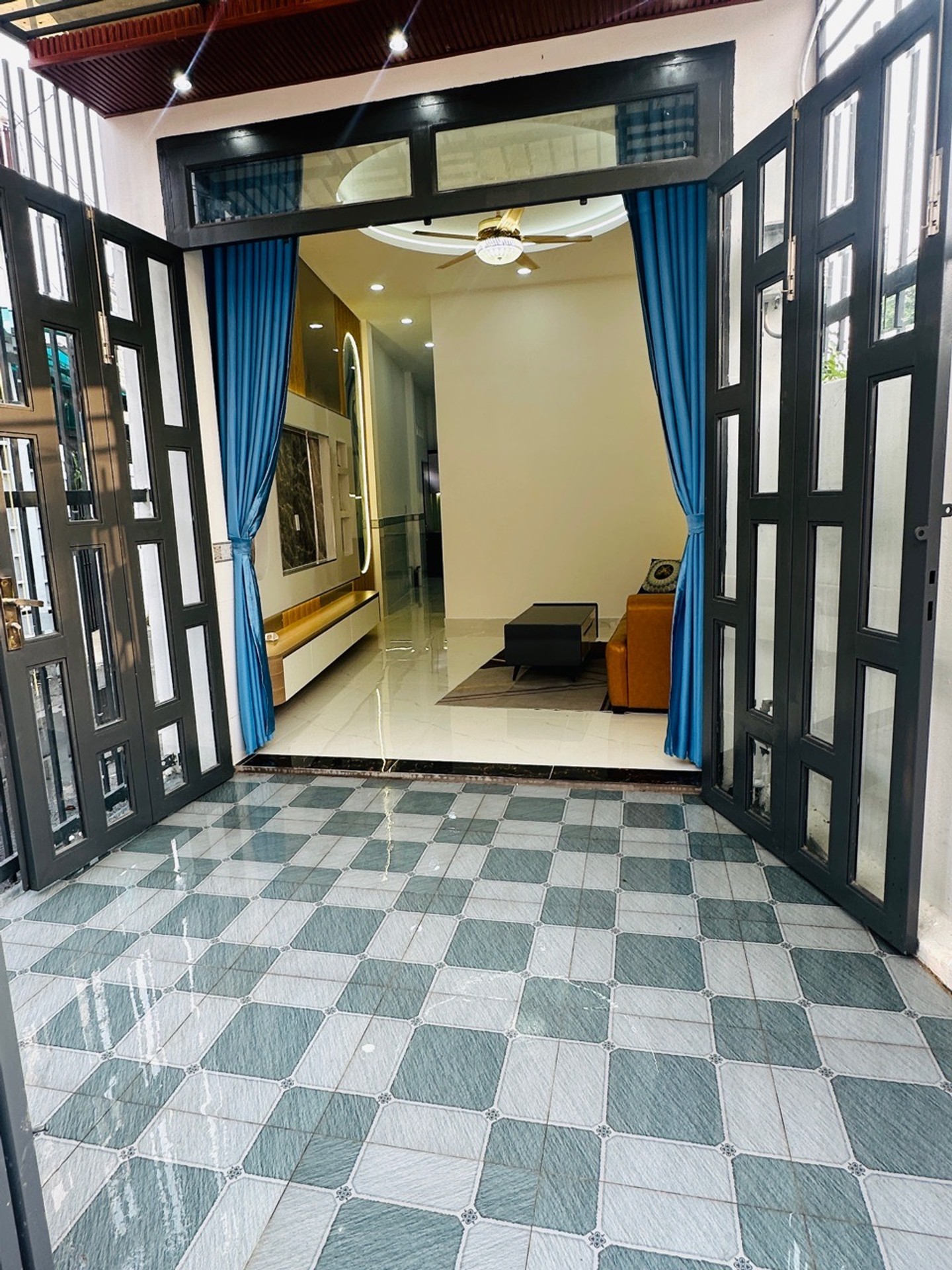 NHÀ 60M² NỞ HẬU – HXH 4M – SÁT CHỢ HÓC MÔN