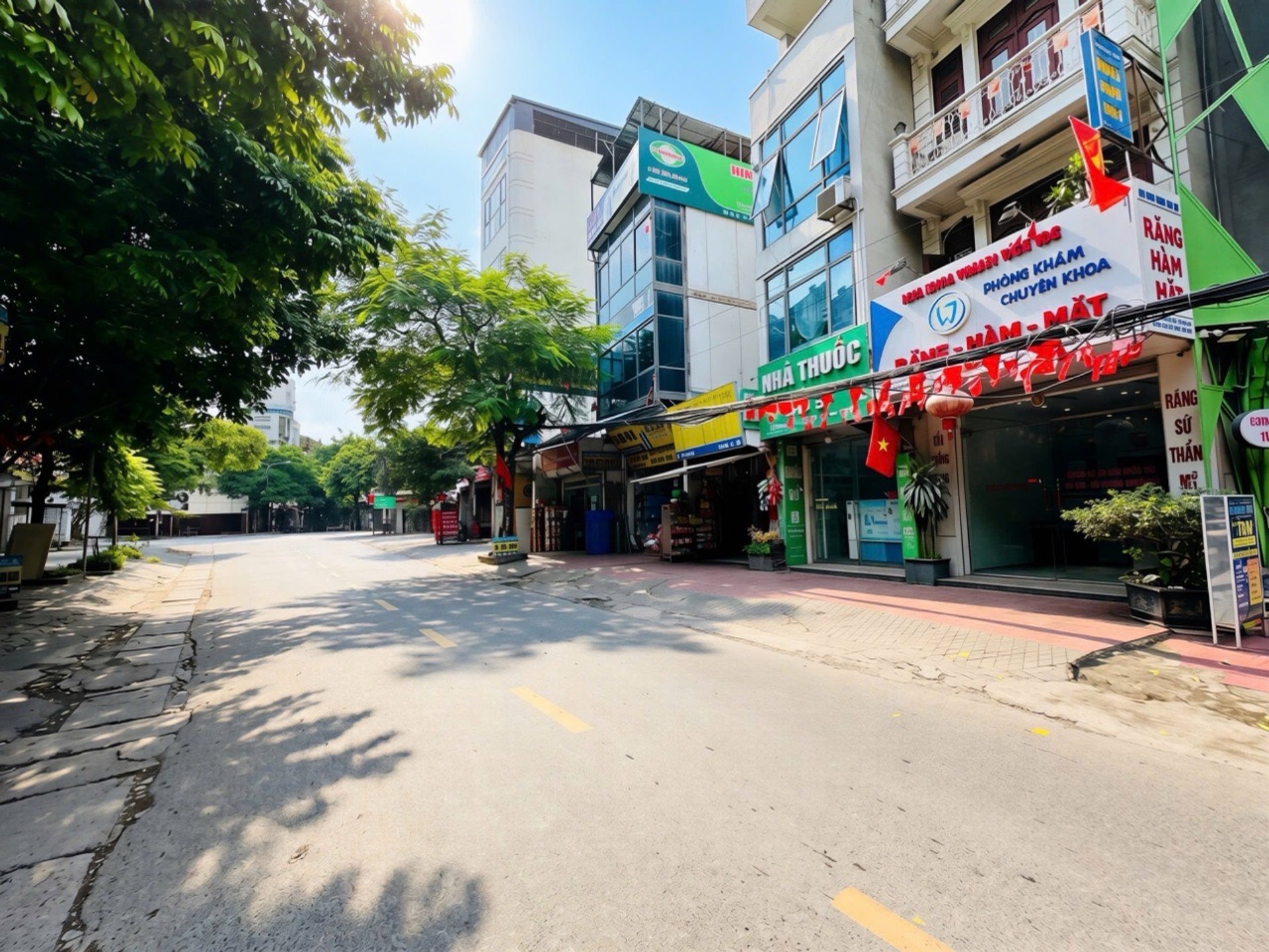 Cơ hội hiếm có: Nhà mặt phố Phú Diễn, kinh doanh sầm uất, giá tốt