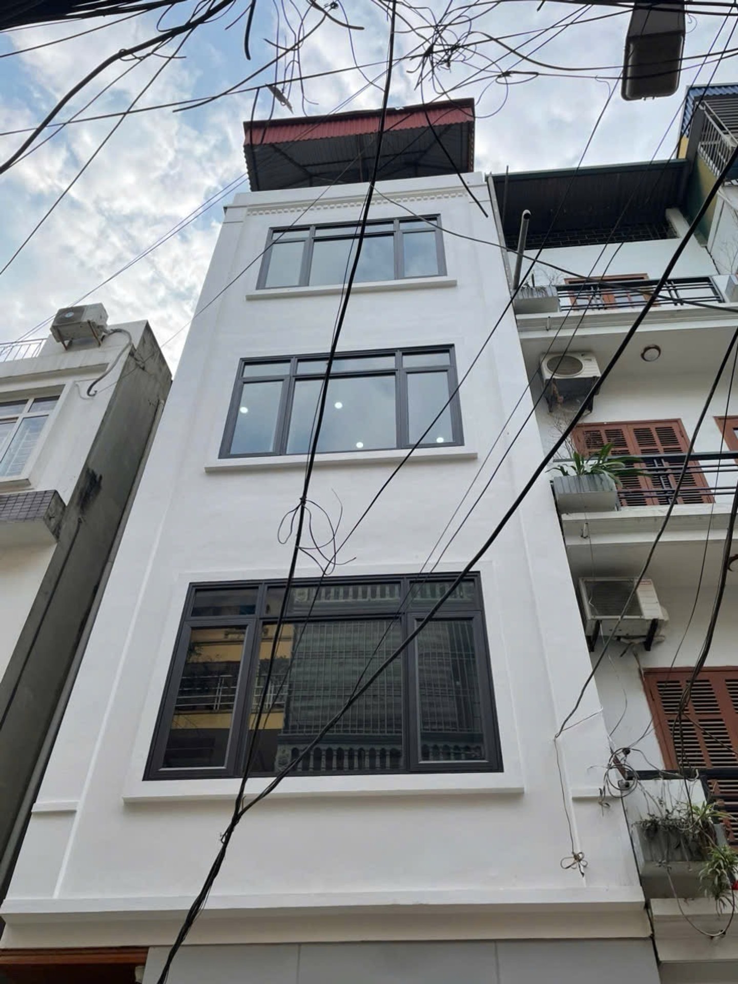 Nhà Lô Góc 5 Tầng, Ô Tô Tránh, Vỉa Hè Rộng Tại Thanh Bình . Chỉ 7.2 tỷ