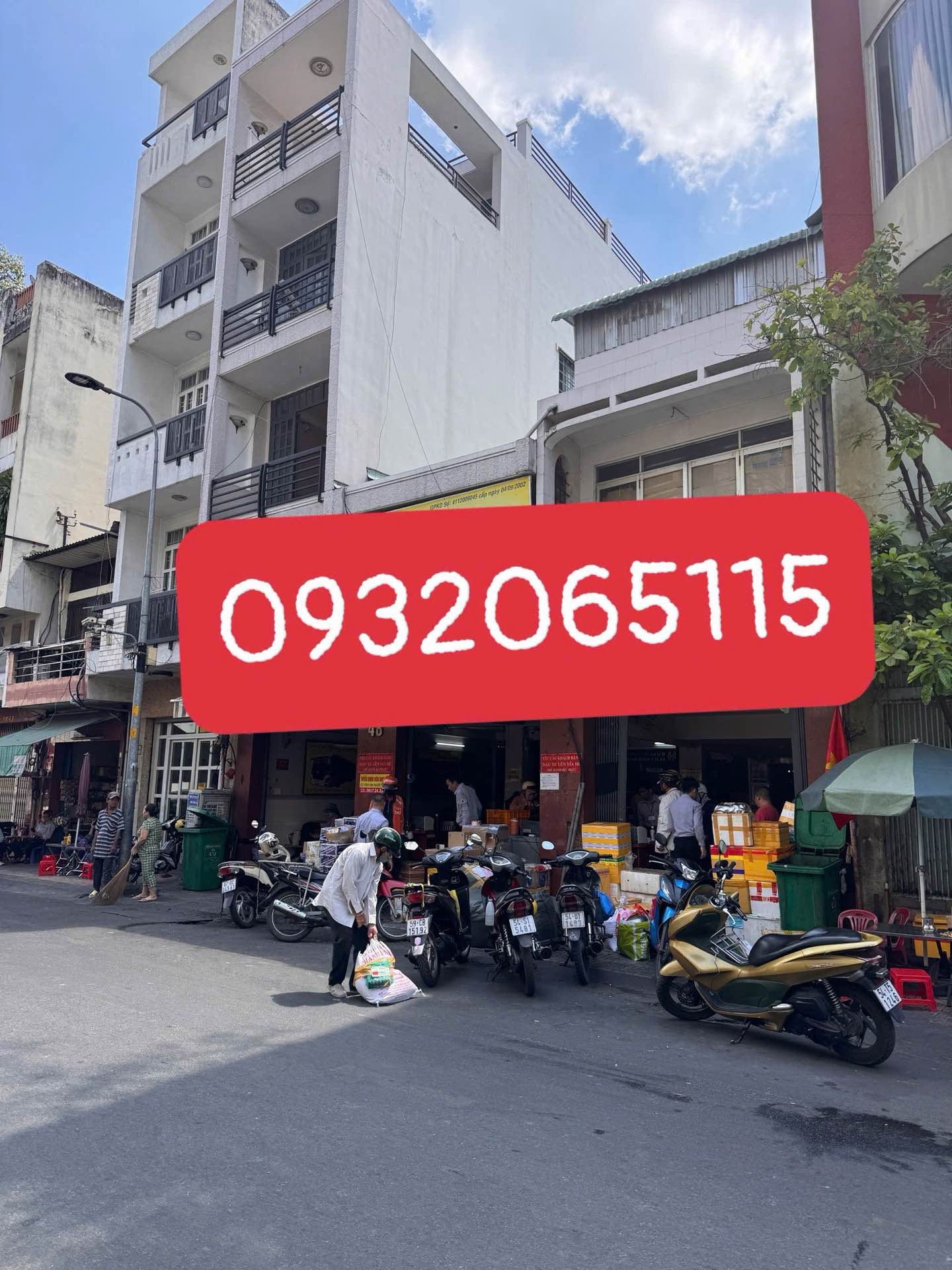 Nhà mặt phố trung tâm Q5 rộng rãi, vỉa hè siêu tiện