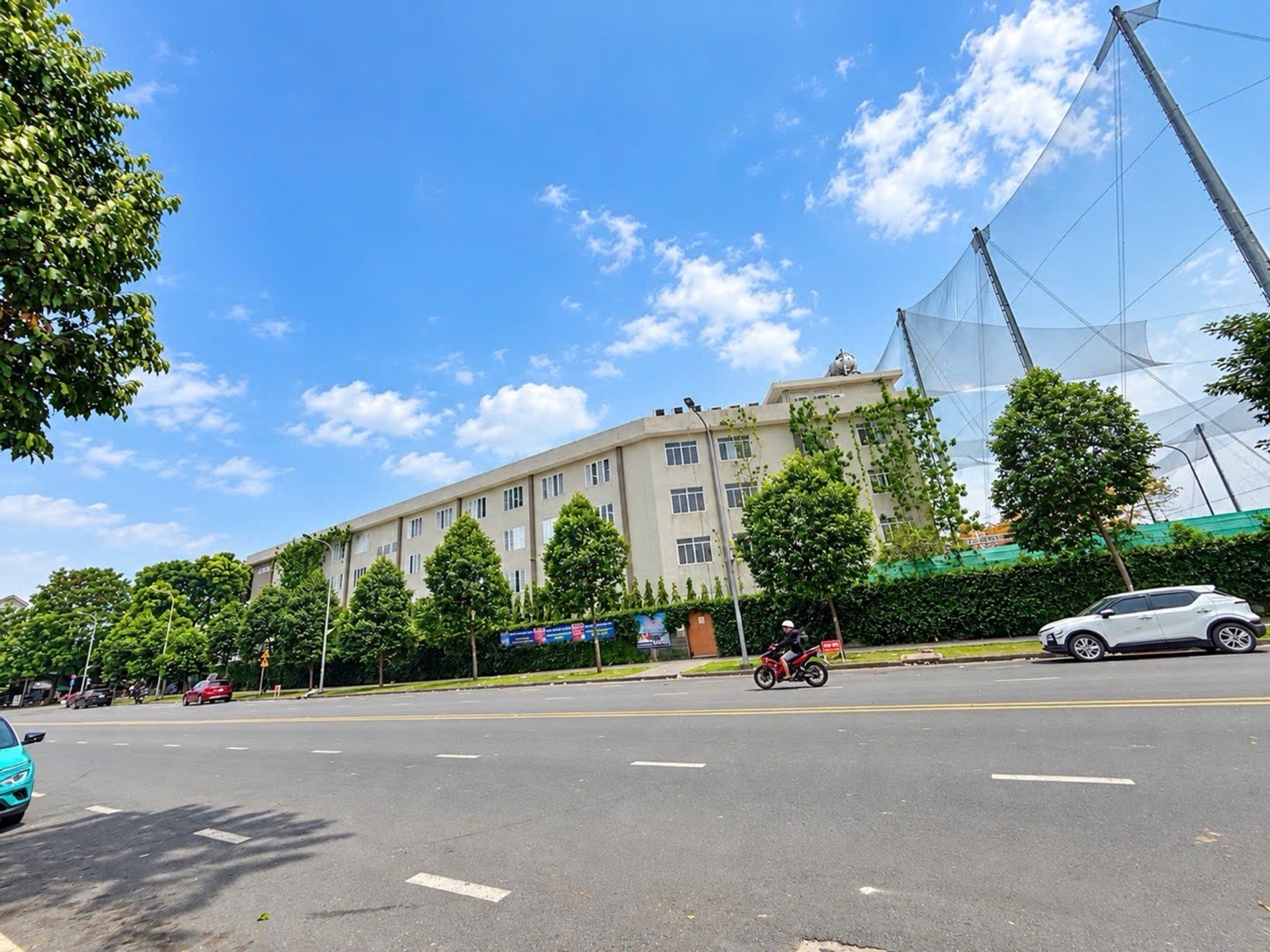 Bán nhà 4 tầng hẻm ô tô gần AEON Tân Phú, 6 phòng ngủ