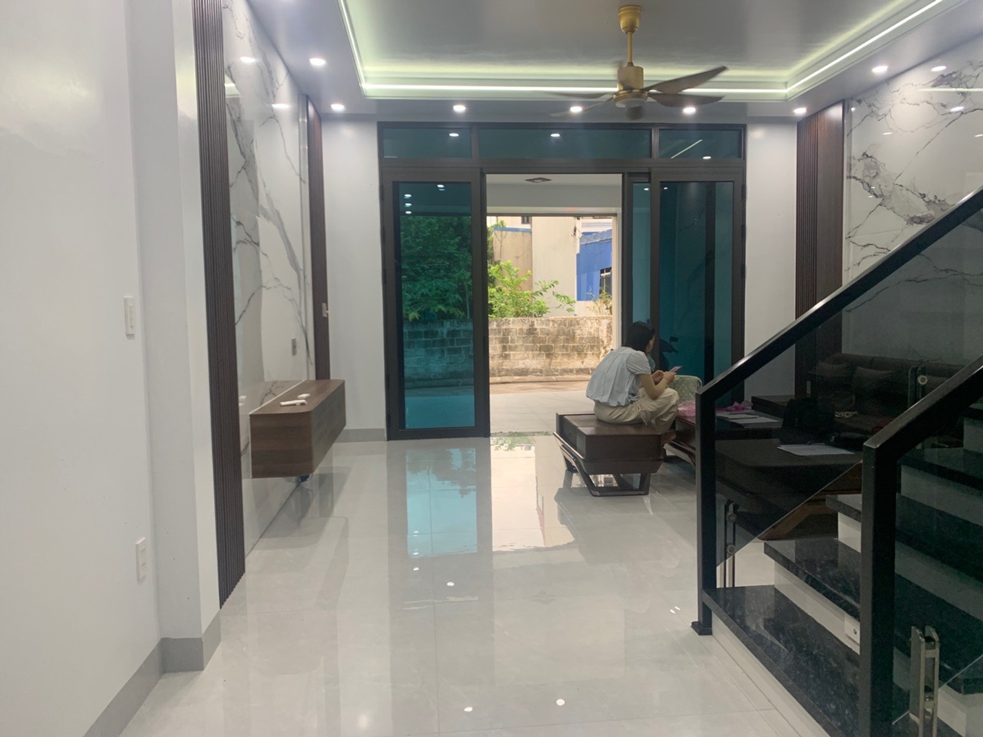 Nhà Xịn 3 Tầng Trung Tâm, Tinh Tế Từng Chi Tiết