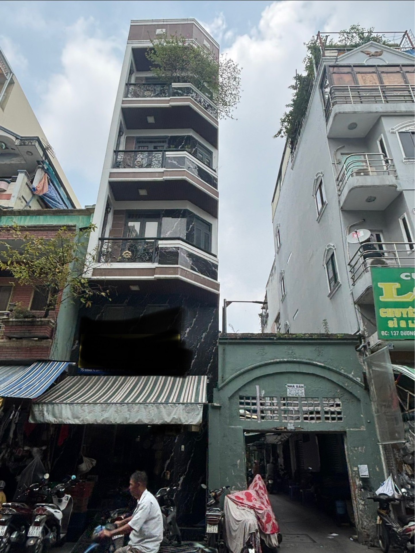 Nhà mặt phố sầm uất Quận 5, 5 tầng, thang máy, 6 phòng ngủ