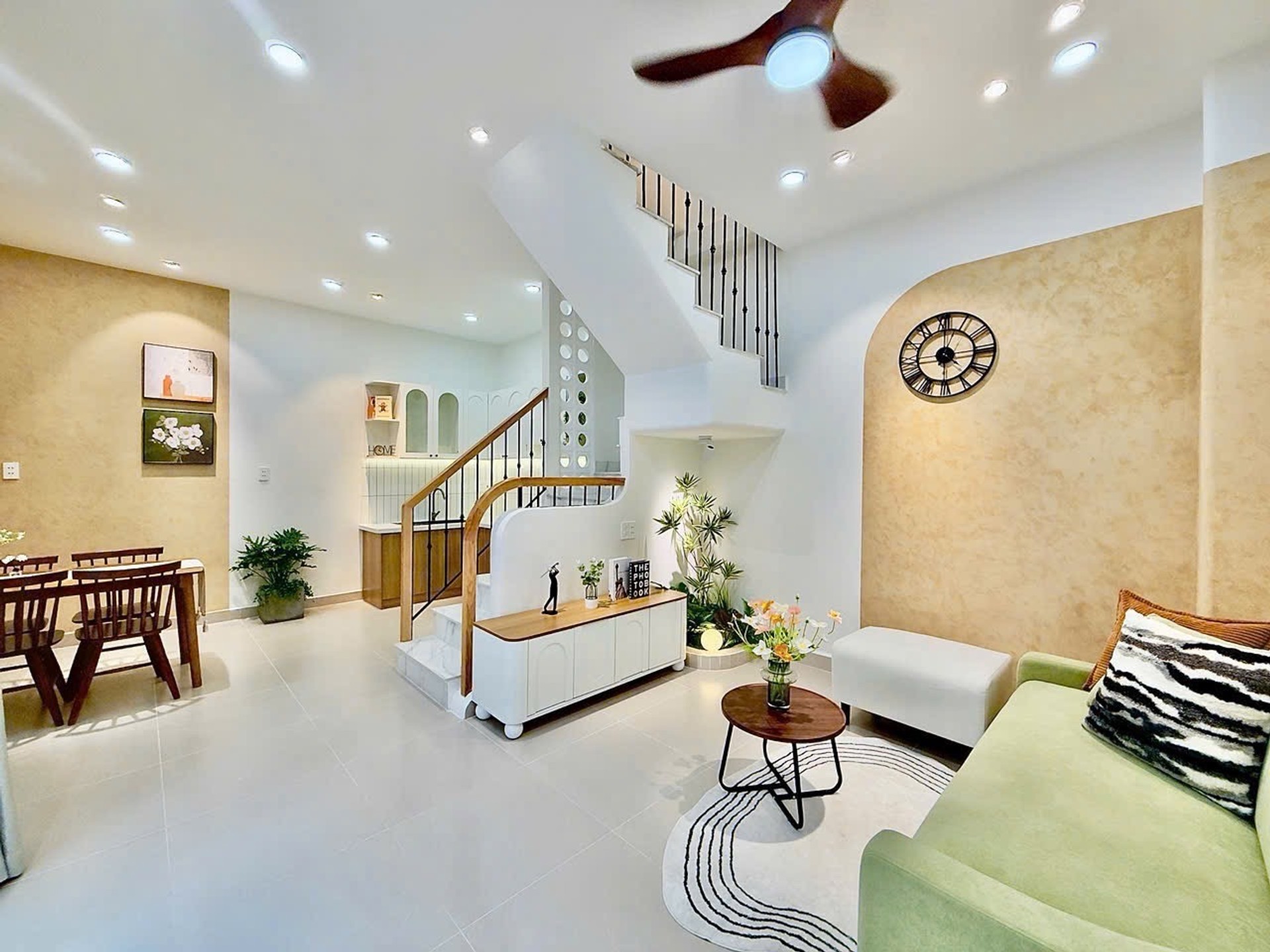 Bán nhà riêng 3 tầng diện tích 38,4 m2 tại phường Nguyễn Văn Đậu, Bình Thạnh