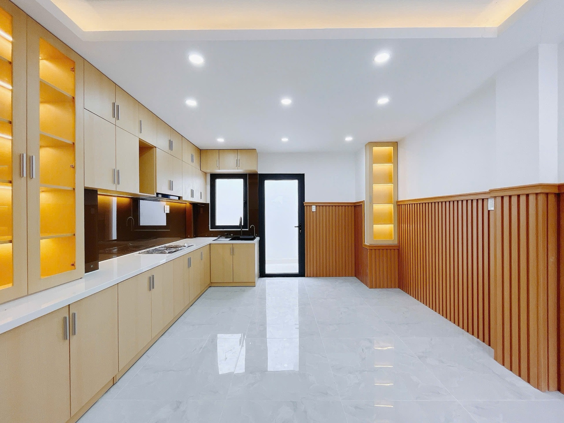 🔥 ( QUẬN 7 ) NHÀ MỚI – Ô TÔ VÀO NHÀ – KHU BIỆT THỰ KIỀU ĐÀM

👉 GIÁ CHỈ 10 TỶ