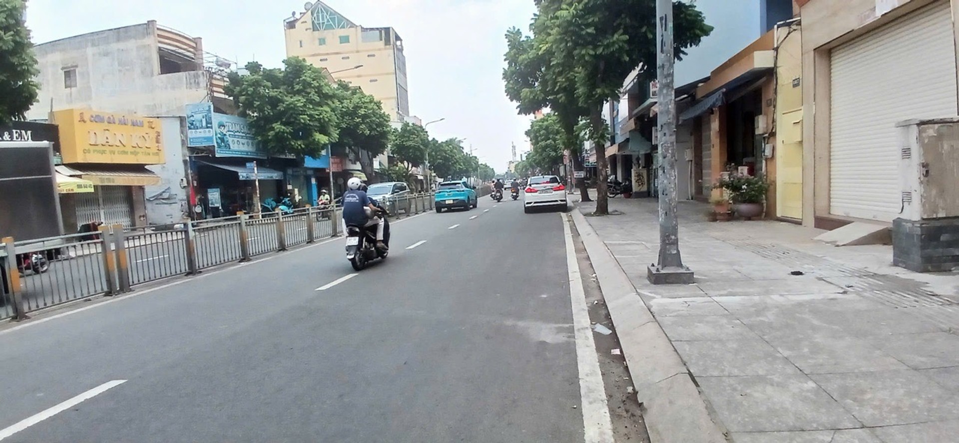 Nhà MT Đường 20m Luỹ Bán Bích - 4 x 16,5
