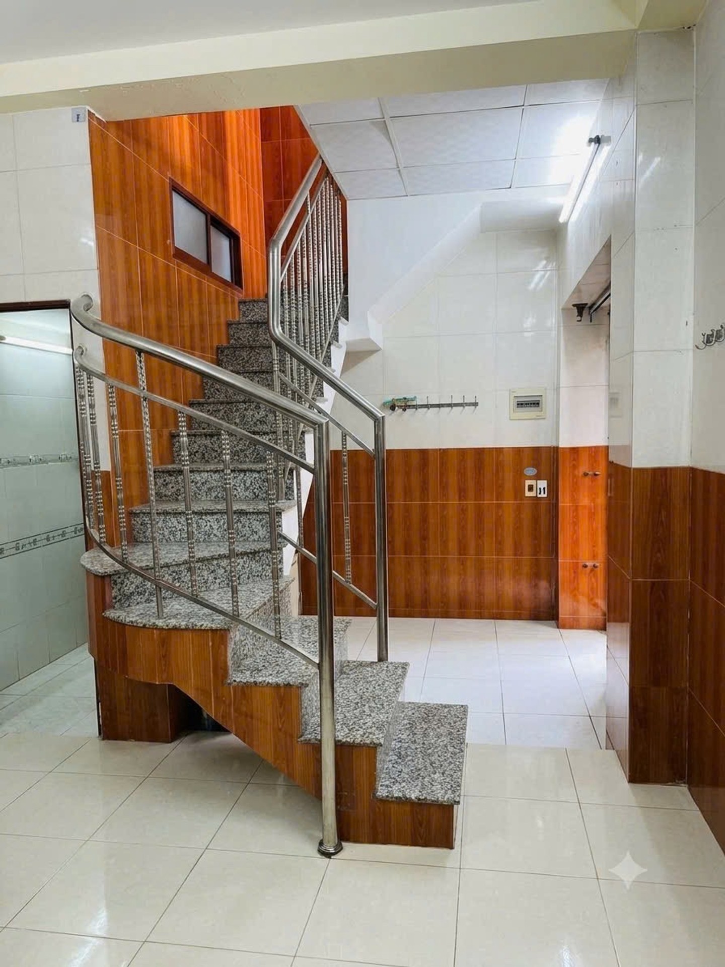NhàHiệp Bình Phước 2Tầng
2Tỉ 95 .
DTSD : 44M²
Xe Hơi đậu cửa