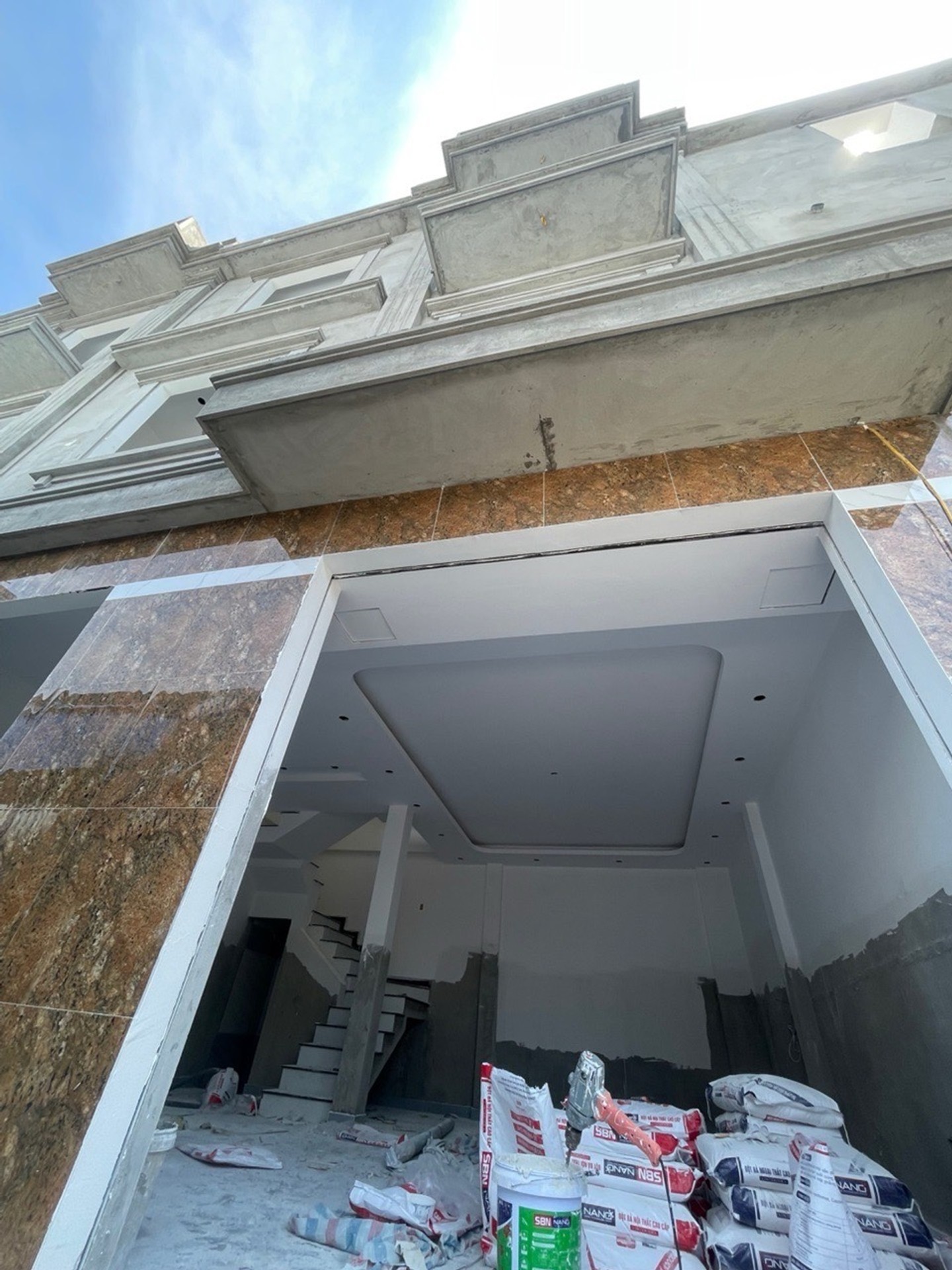 Nhà mới toanh mặt tiền siêu rộng ngay gần đại học FPT