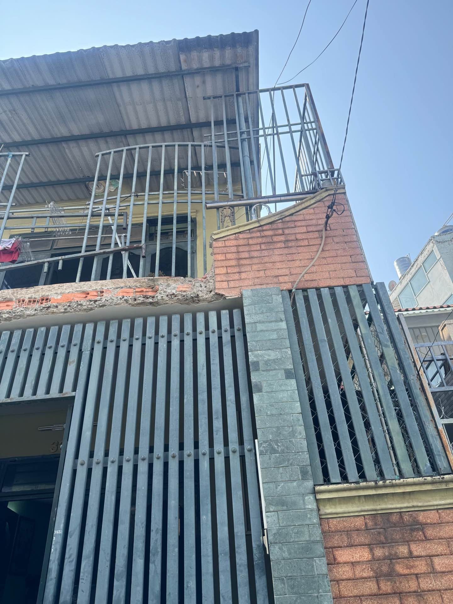 Nhà 4PN tiện nghi gần mặt tiền, hẻm ô tô thông thoáng