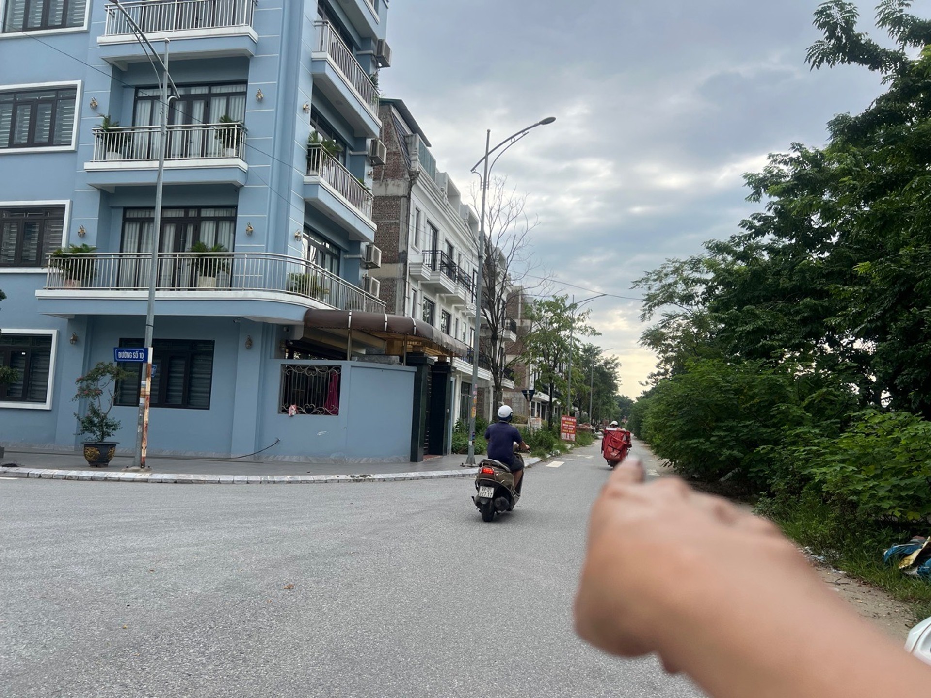 Shophouse mặt view sông đường 295C, 10 phút tới cầu Tứ Liên, đi sân bay ra Hà Nội đều tiện