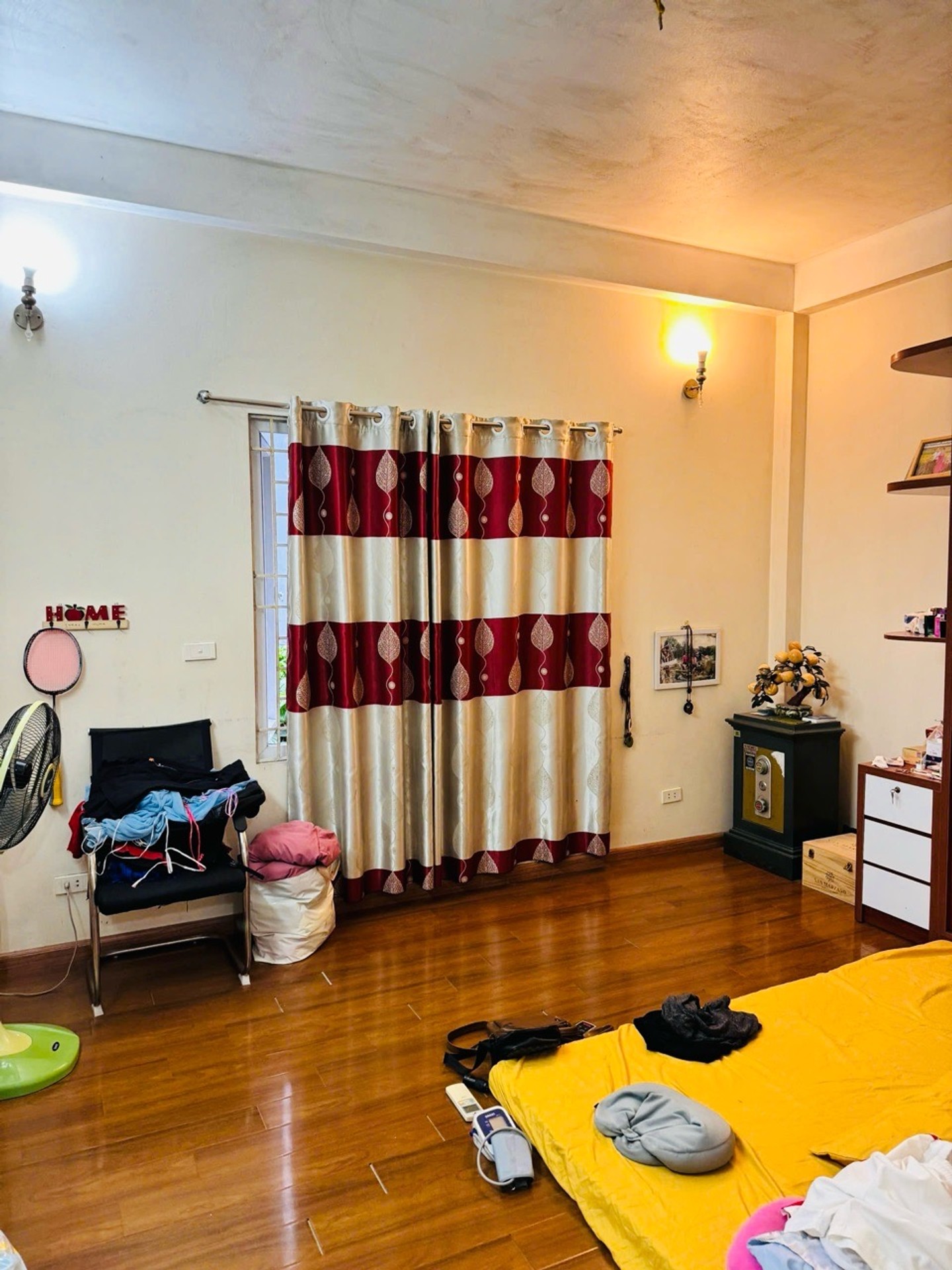 Bán nhà 3 tầng 4PN gần Hồ Tây, ngõ ô tô, kinh doanh tốt