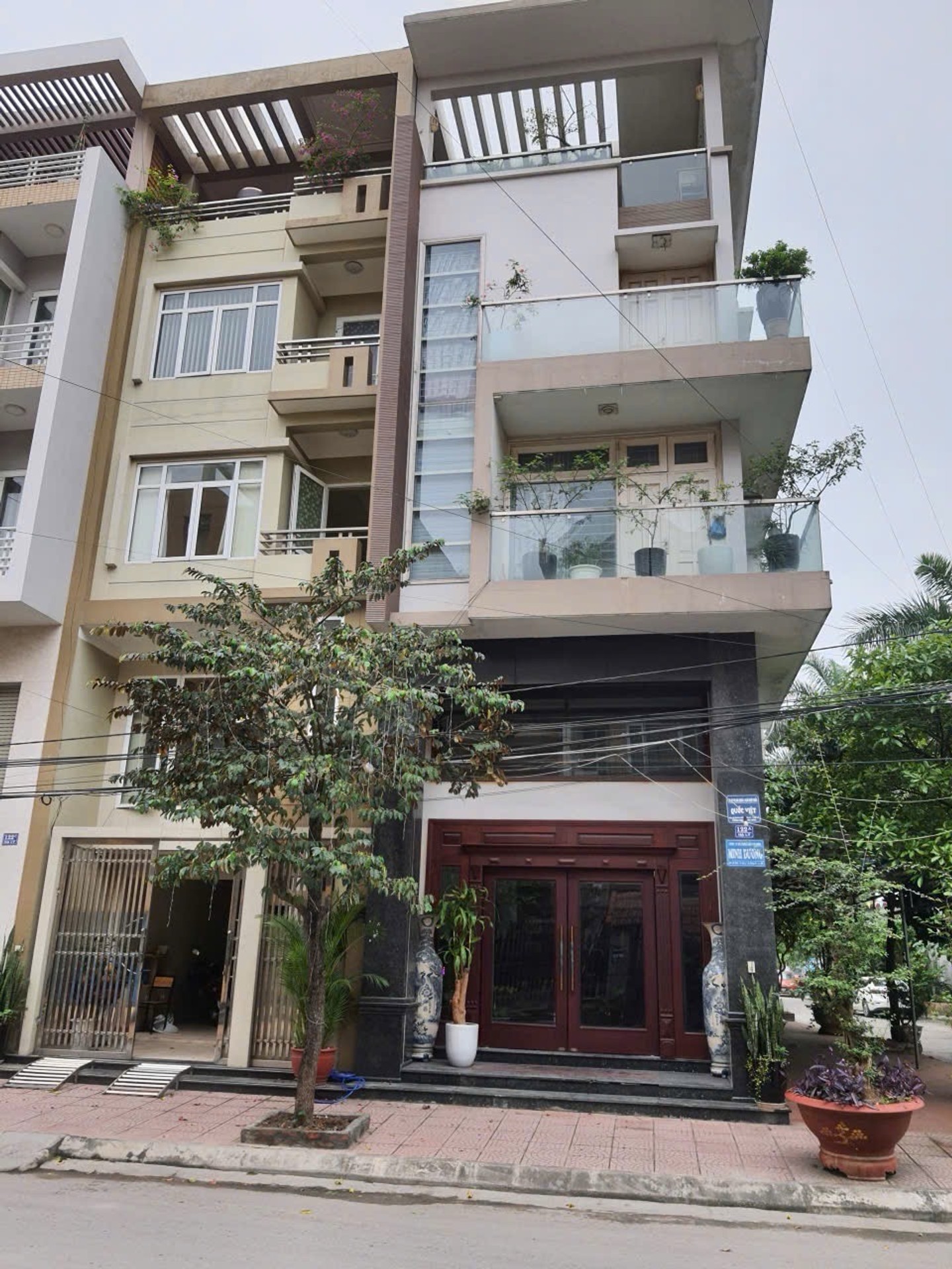Nhà phố 5 tầng hướng Nam trên trục đường chính Hạ Lý, diện tích rộng, mặt tiền 5m