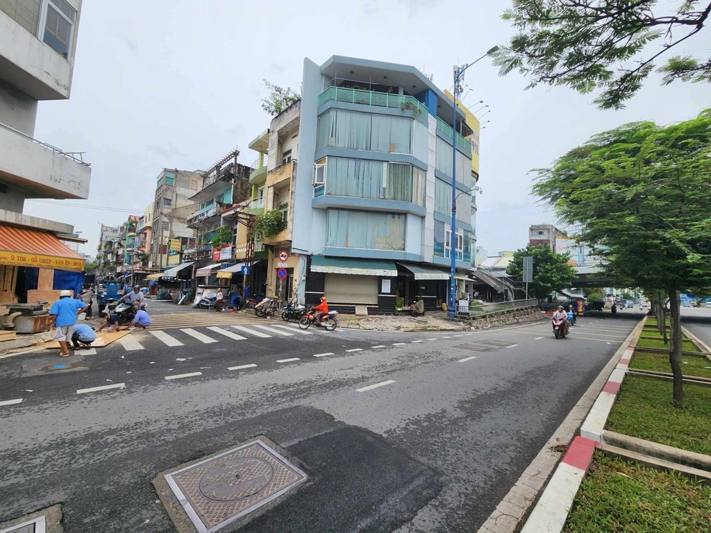 Nhà góc 2 mặt tiền Quận 5, kinh doanh đỉnh