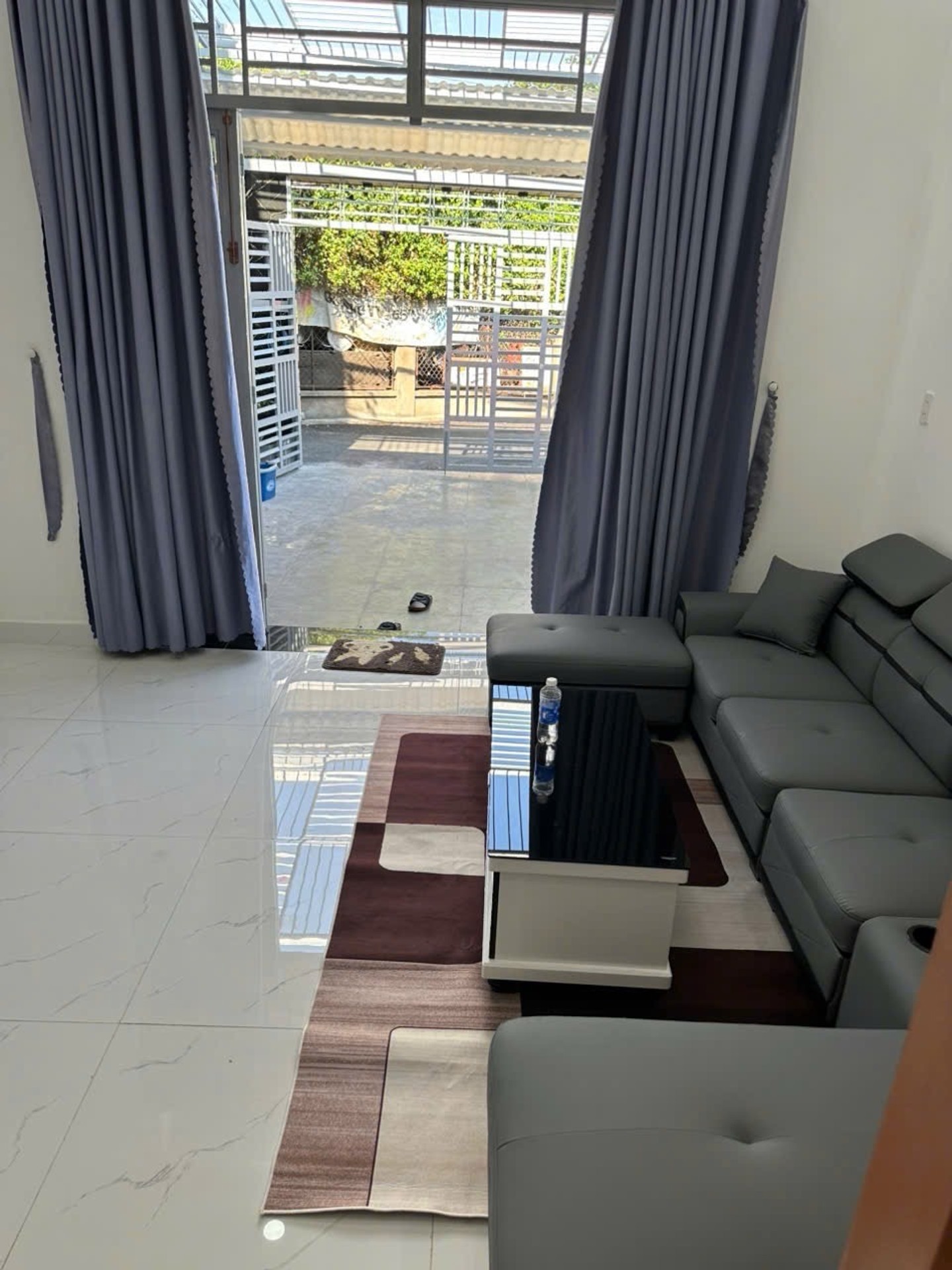 Bán nhà riêng 1 tầng tại trung tâm Dĩ An, sân đỗ xe 7 chỗ, diện tích 94m²