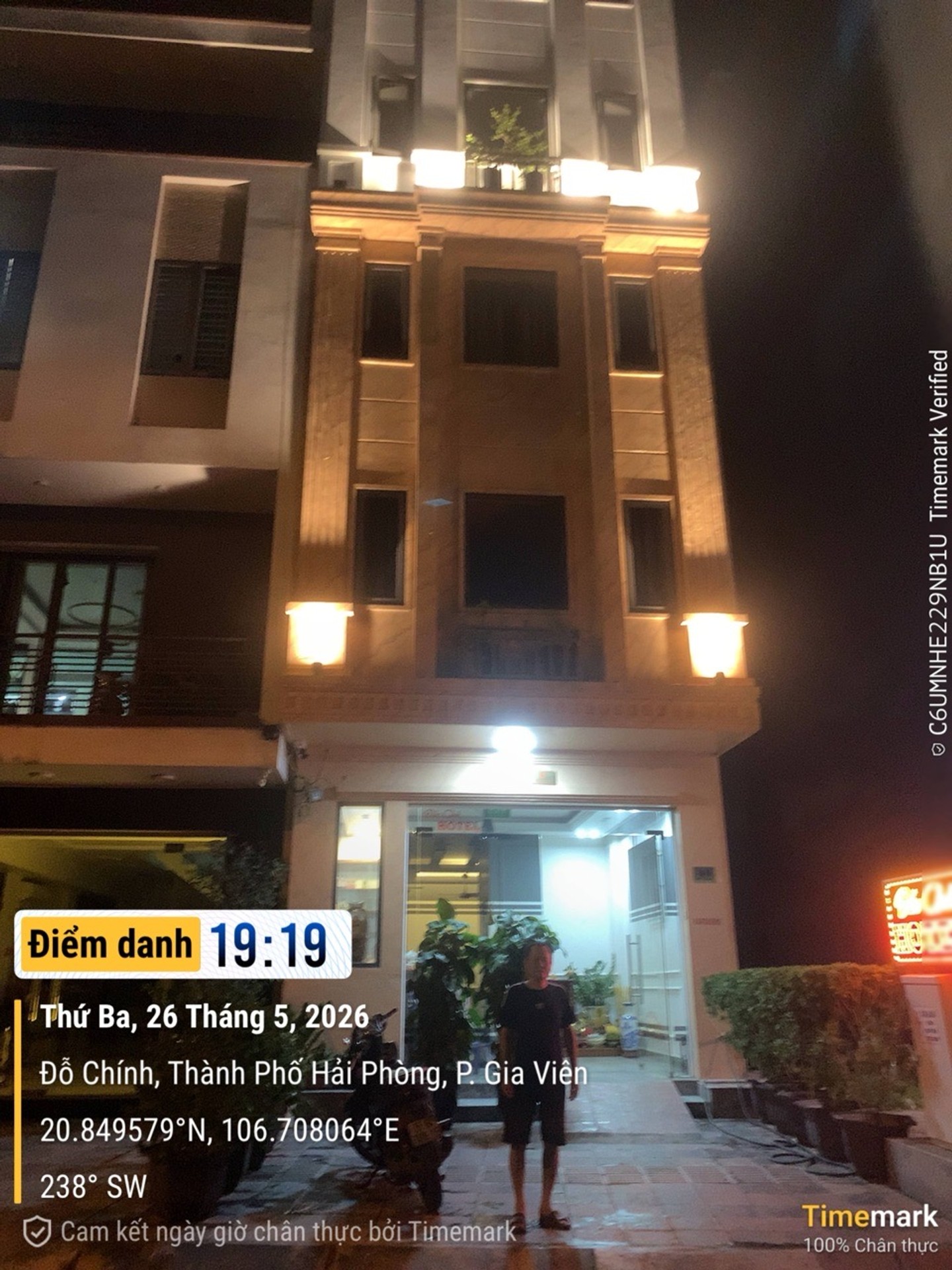 Nhà phố 7 tầng view hồ siêu xịn, thang máy, thoáng mát