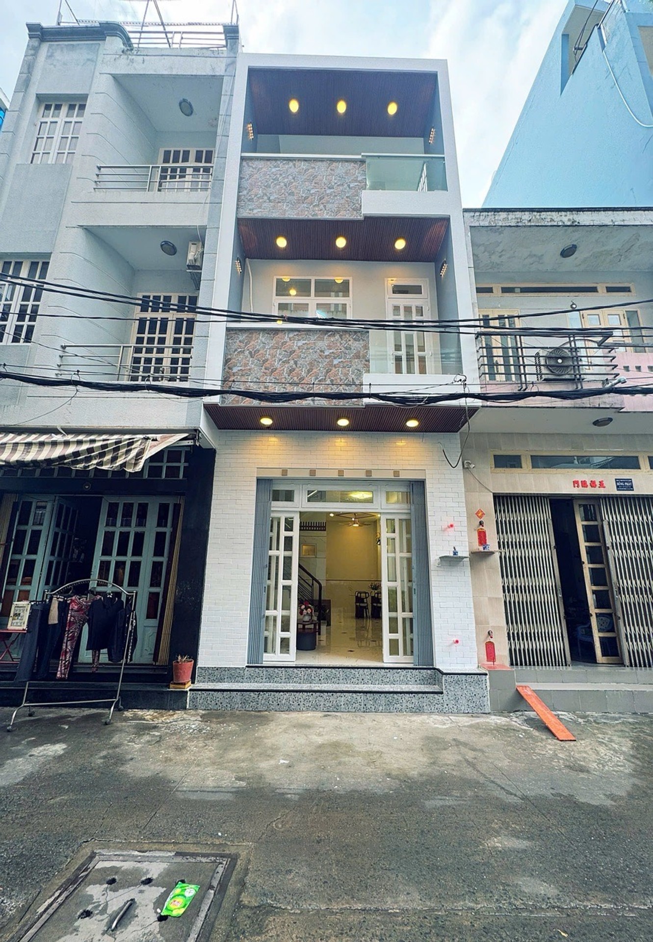 Nhà riêng 4 tầng có sân rộng tại quận Bình Tân với giá hấp dẫn