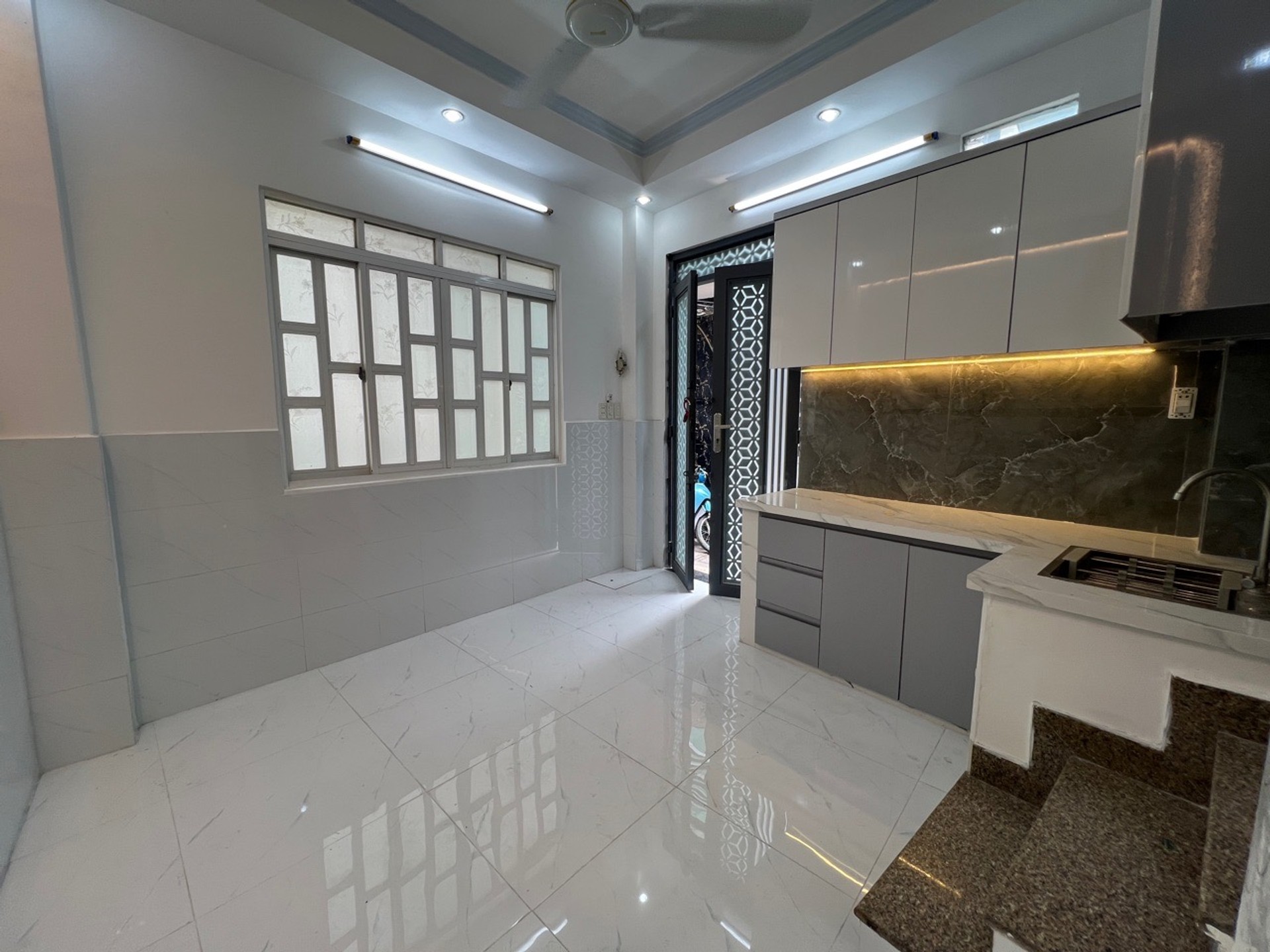 🆘 S.i.êu ph.ẩm Ba Đình Q.8 – Căn góc 3 tầng – DTSD 54m² – Hẻm thông – Cách hẻm xe hơi chỉ 2 căn