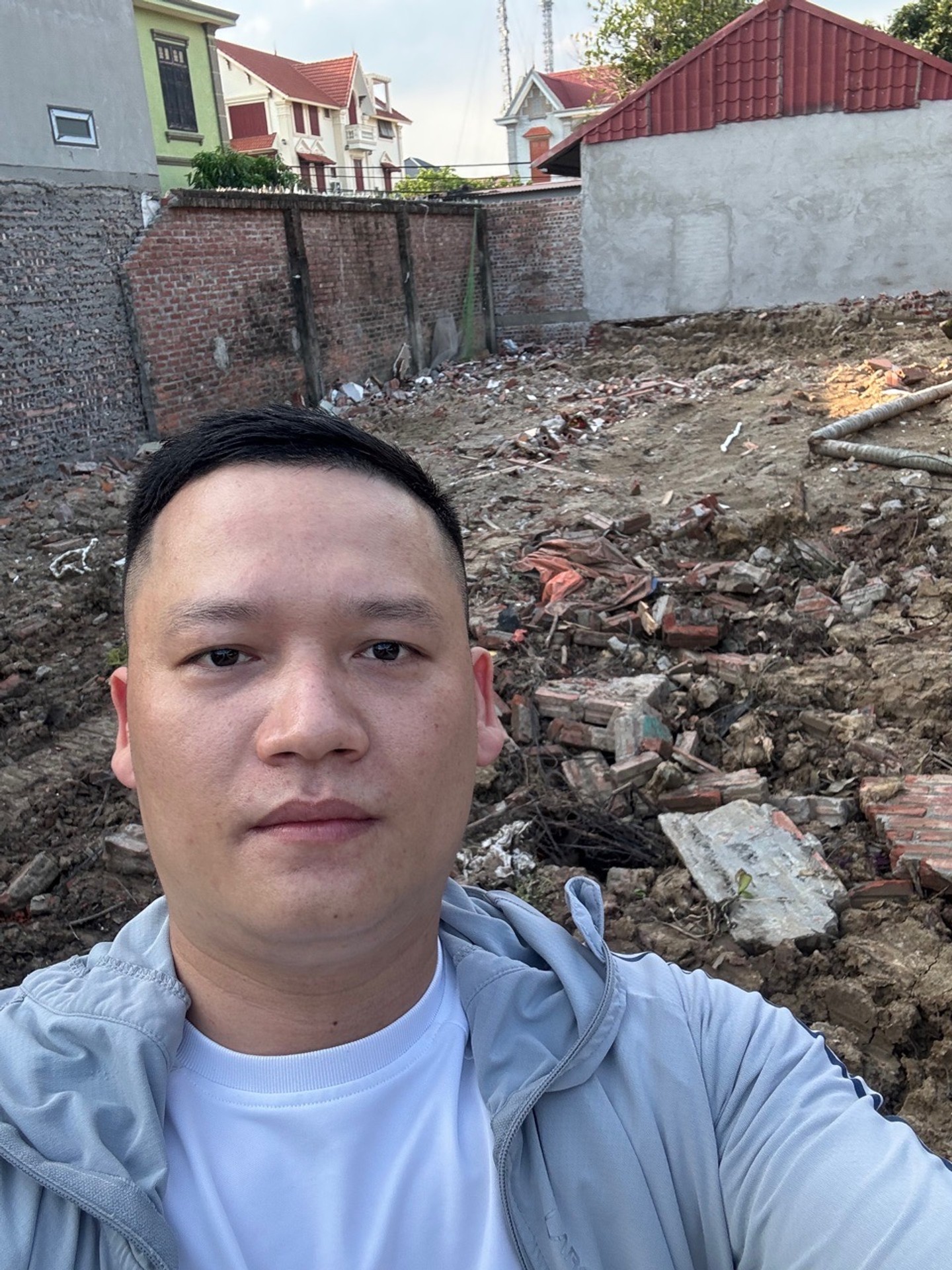 Cơ hội sở hữu lô đất vuông vắn mặt tiền rộng tại khu vực Hàng Tổng