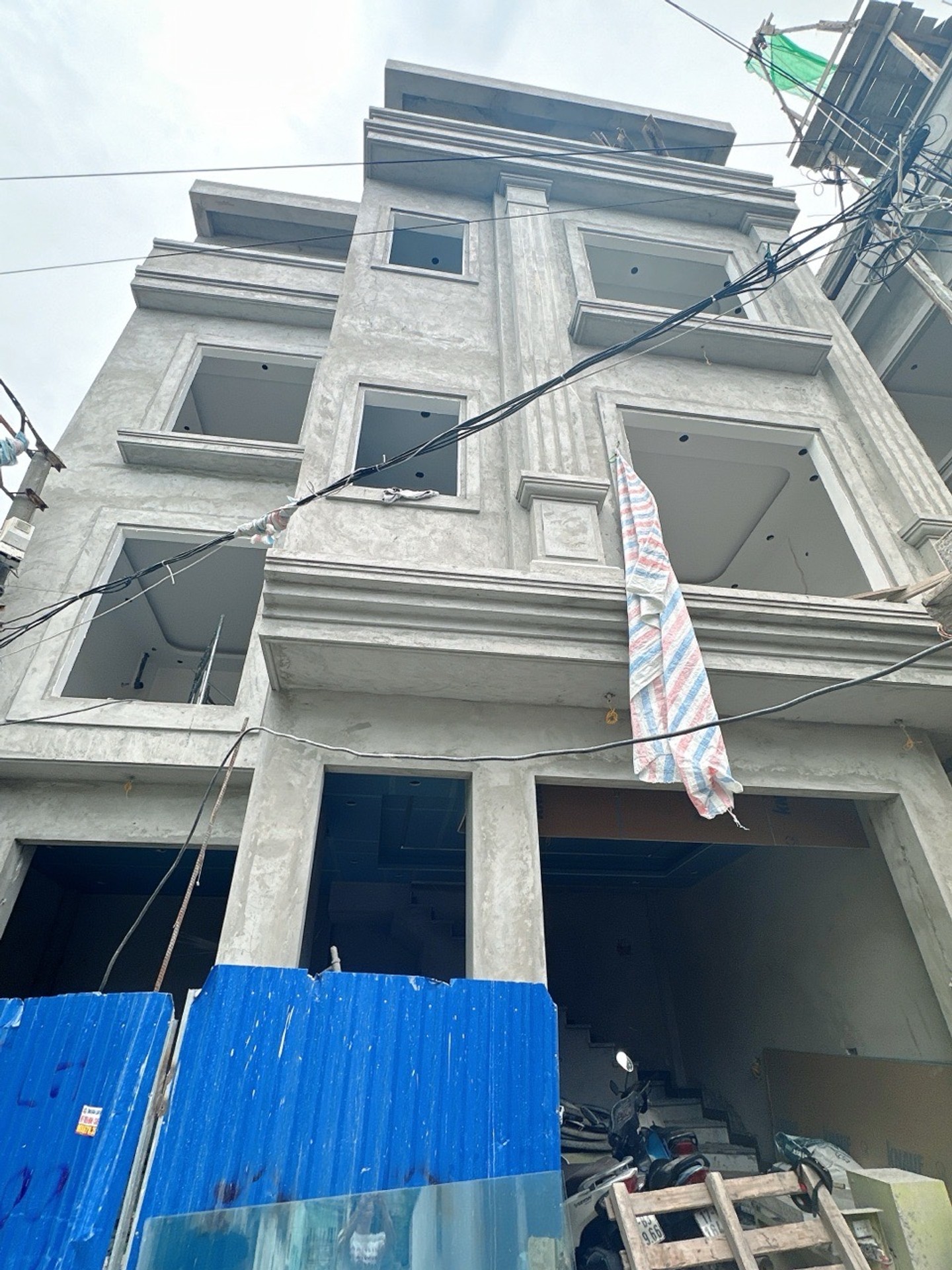 Bán nhà riêng 4 tầng hướng Nam ngõ ô tô tránh nhau tại trung tâm quận, tiện ích đầy đủ