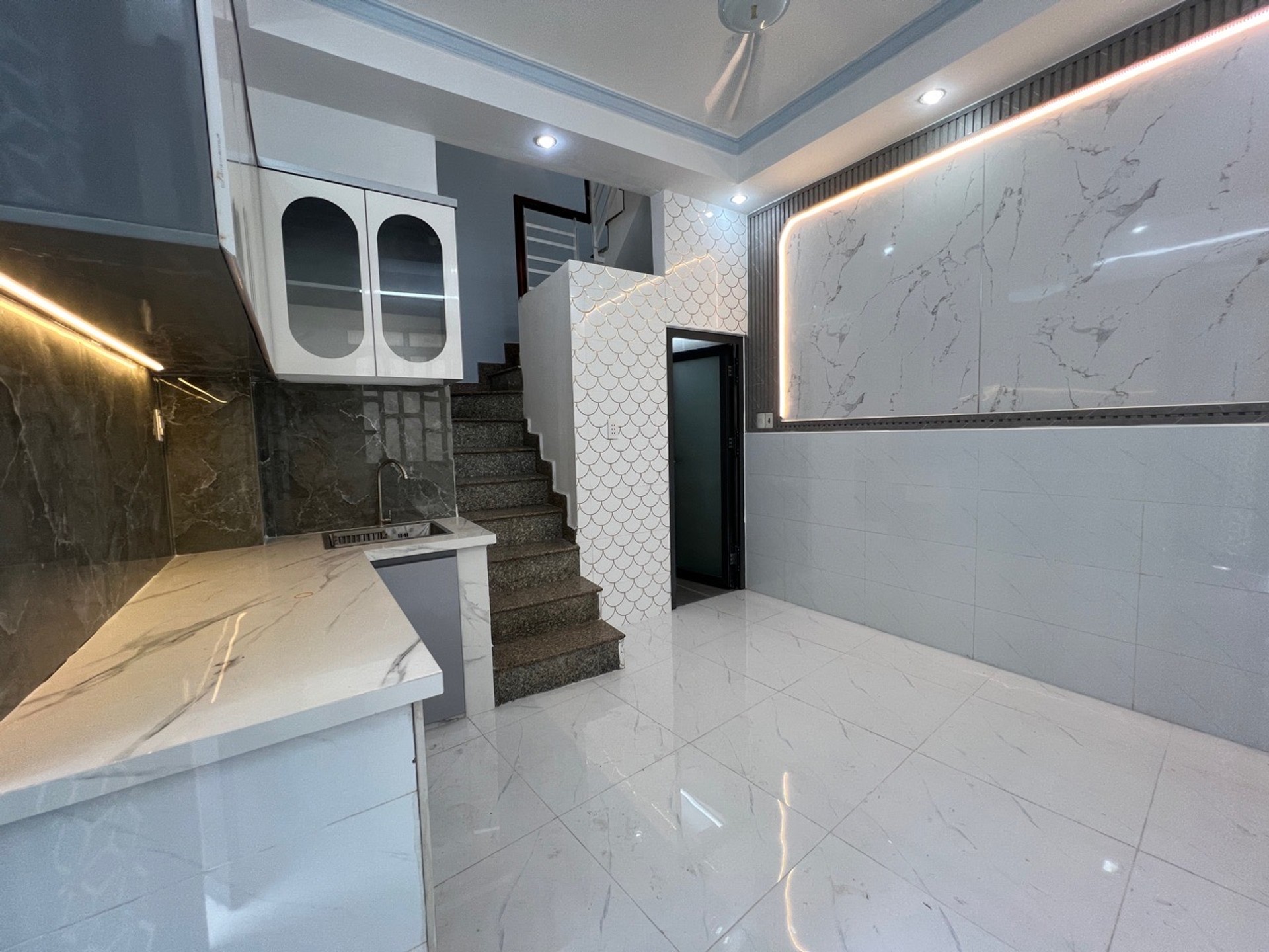 Bán nhà riêng 3 tầng căn góc, diện tích sử dụng 54m² tại Ba Đình, Quận 8, giá 2.58 tỷ