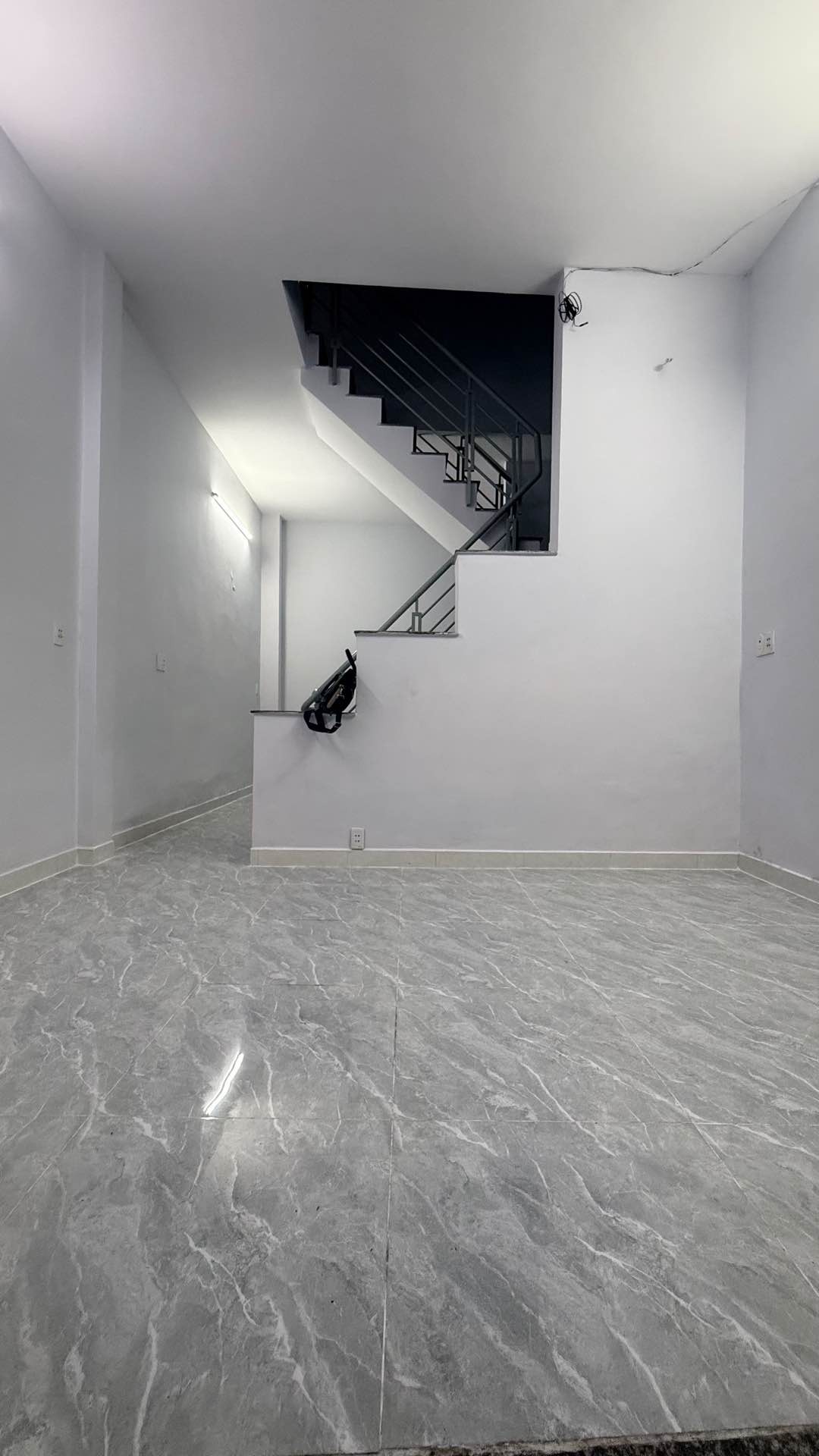 Nhà 2 tầng 2PN 32m2 tại Bình Tân giá 3.95 tỷ, hẻm 4m