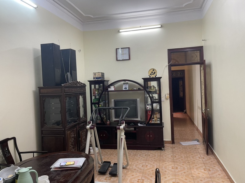 Nhà mặt ngõ ô tô tránh, view trung tâm thương mại Việt Hưng