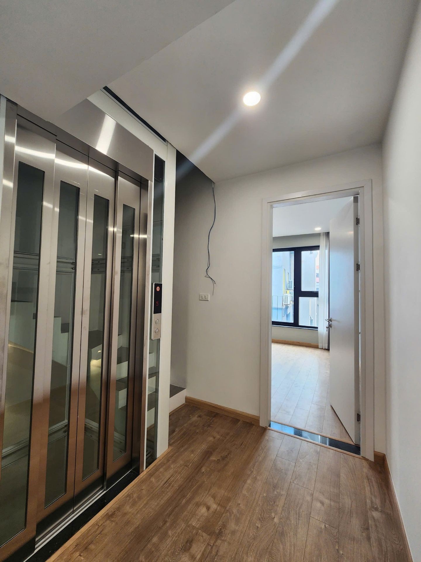 Bán nhà phân lô 6 tầng tại Võng Thị, Tây Hồ giá 19.9 tỷ