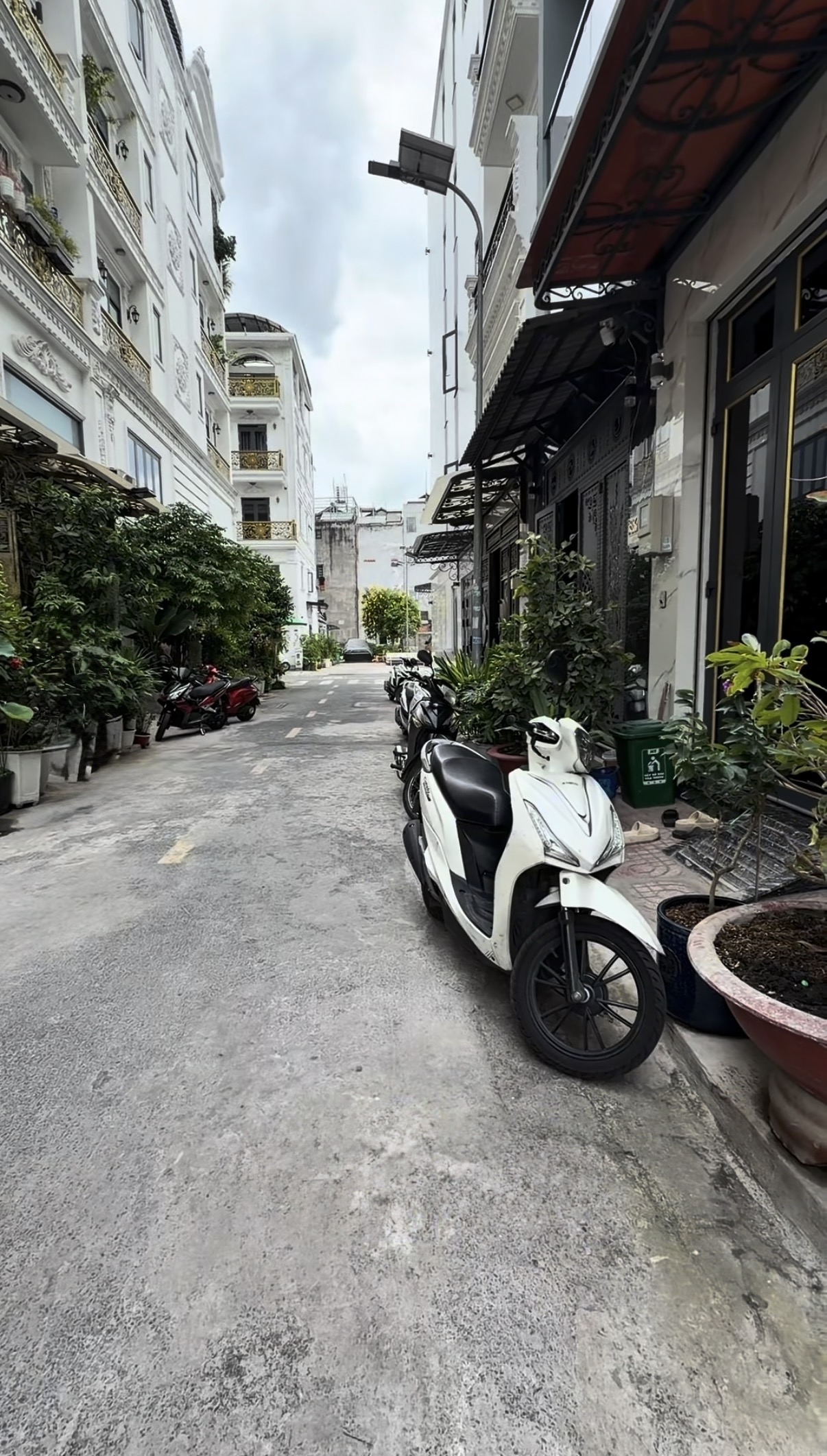 Nhà mới full nội thất, hxh né, giáp Tân Phú