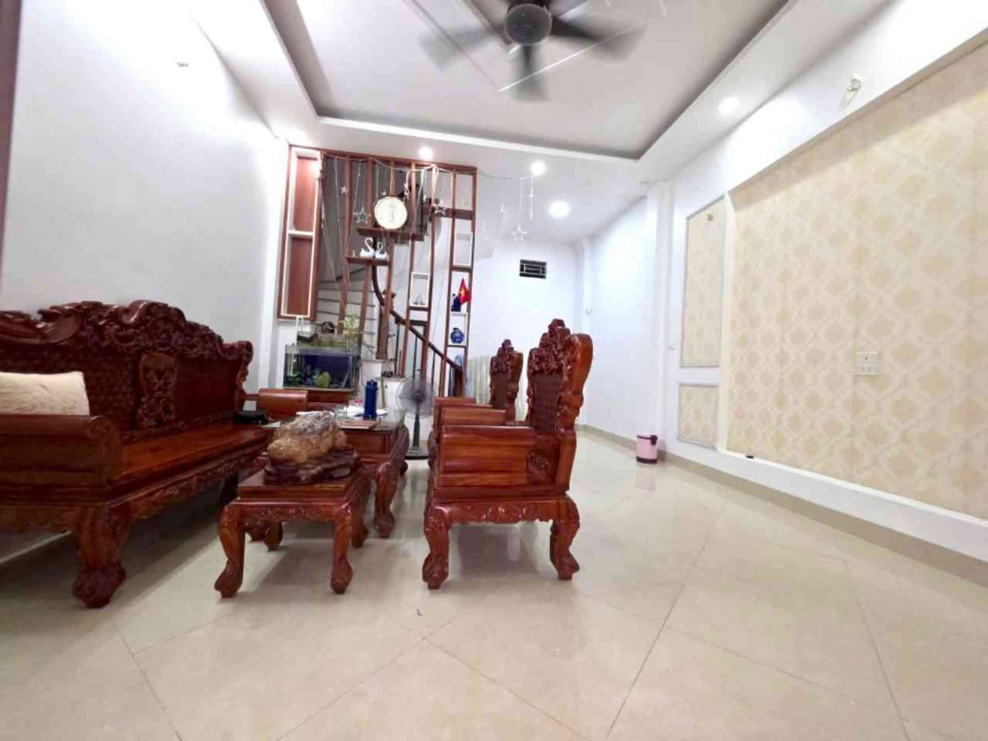 Bán nhà Kim Giang sát KĐT Đại Kim, thông các ngả, dân xây chắc chắn 5 tầng chỉ 6.8 tỷ