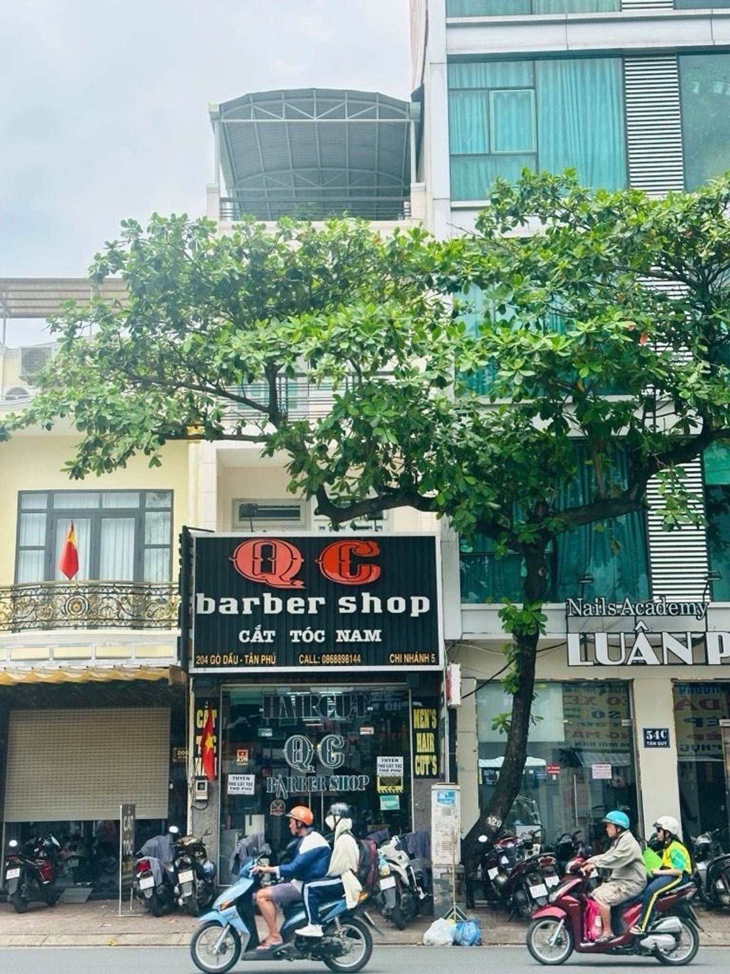 Bán nhà mặt phố 4 tầng tại trung tâm Tân Phú, diện tích 75.4m²