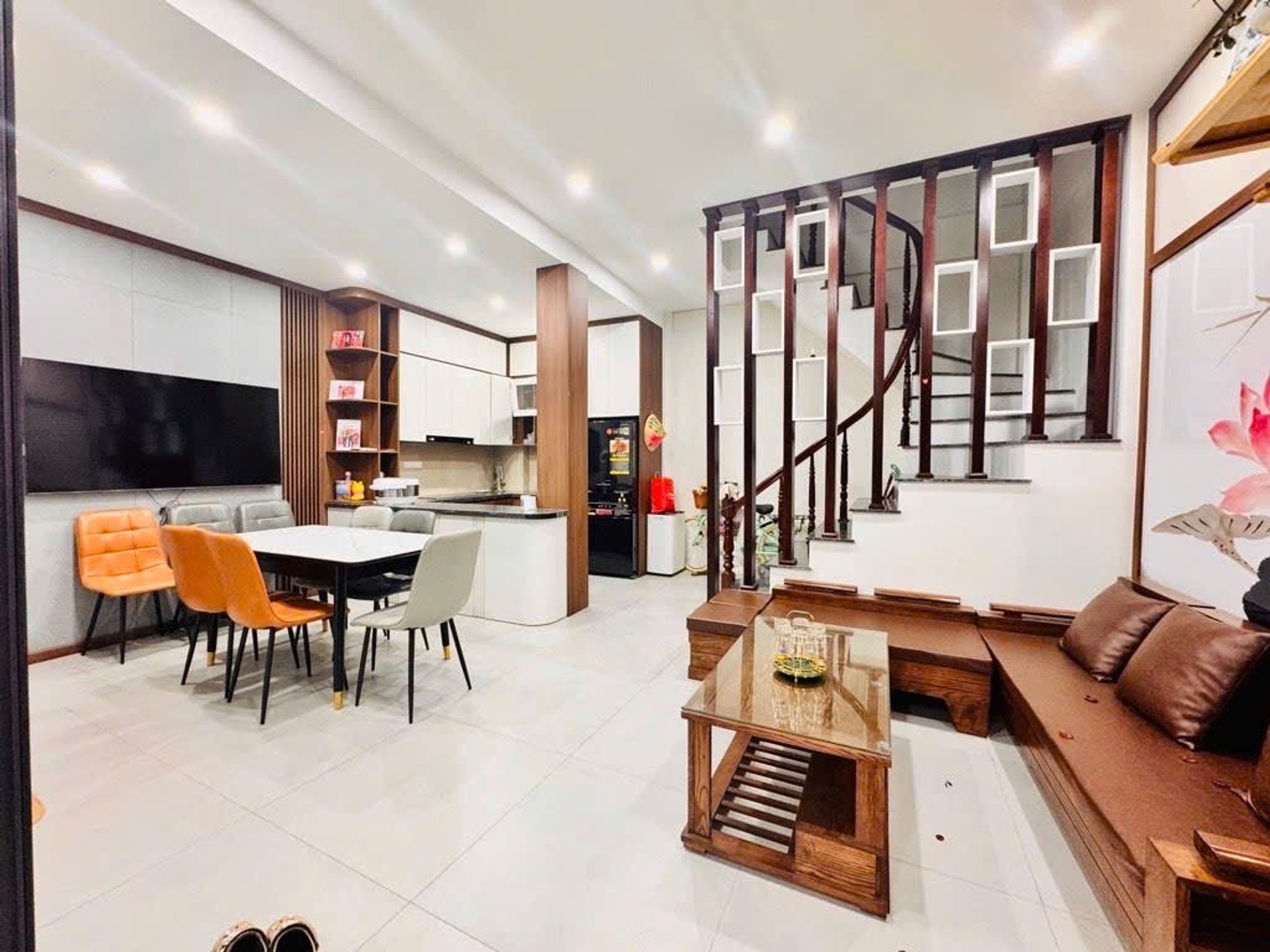 BÁN NHÀ PHÂN LÔ VỈA HÈ VĂN QUÁN HÀ ĐÔNG – 35M² – Ô TÔ TRÁNH NGÀY ĐÊM – NỘI THẤT ĐẸP NHƯ KHÁCH SẠN