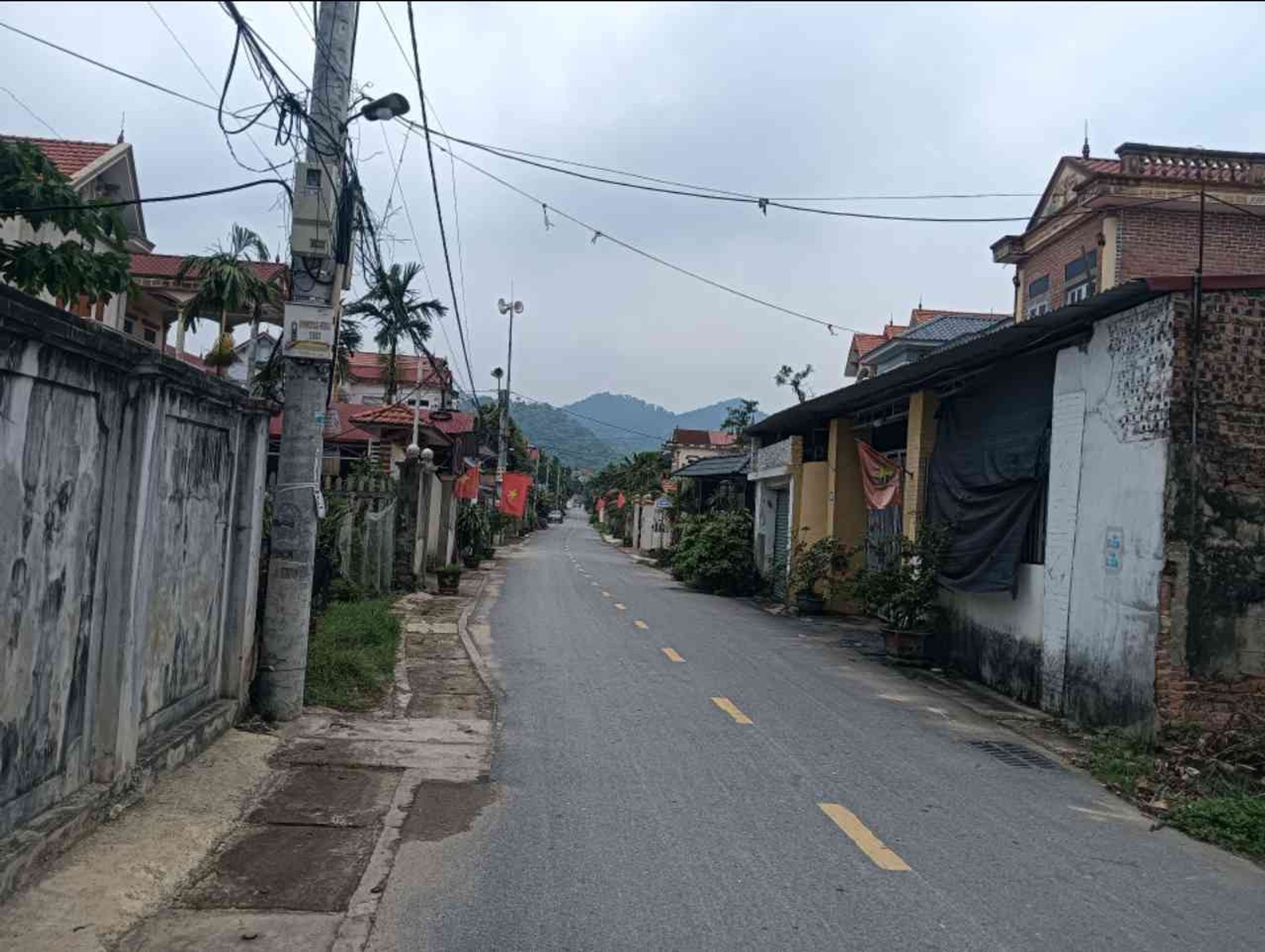 MẮT ĐẤT MẶT TRỤC CHÍNH - CỘNG HÒA - SÓC SƠN - ĐƯỜNG 2 Ô TÔ TRÁNH - KINH DOANH TỐT - GIÁ TỐT